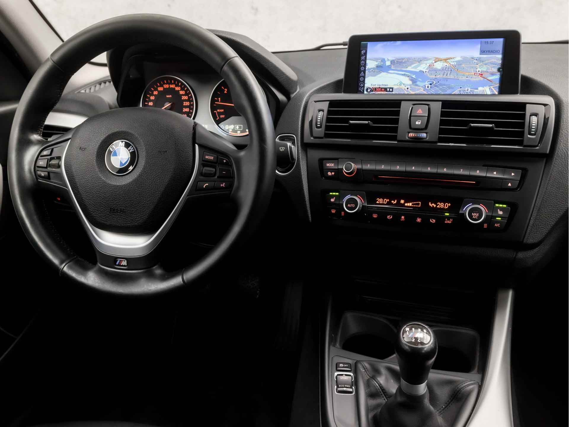 BMW 1-serie 116i Sportline (GROOT NAVI, CLIMATE, M STUUR, M SPORT ONDERSTEL, STOELVERWARMING, LEDEREN SPORTSTOELEN, XENON, CRUISE, NIEUWE APK, NIEUWSTAAT) - 7/35