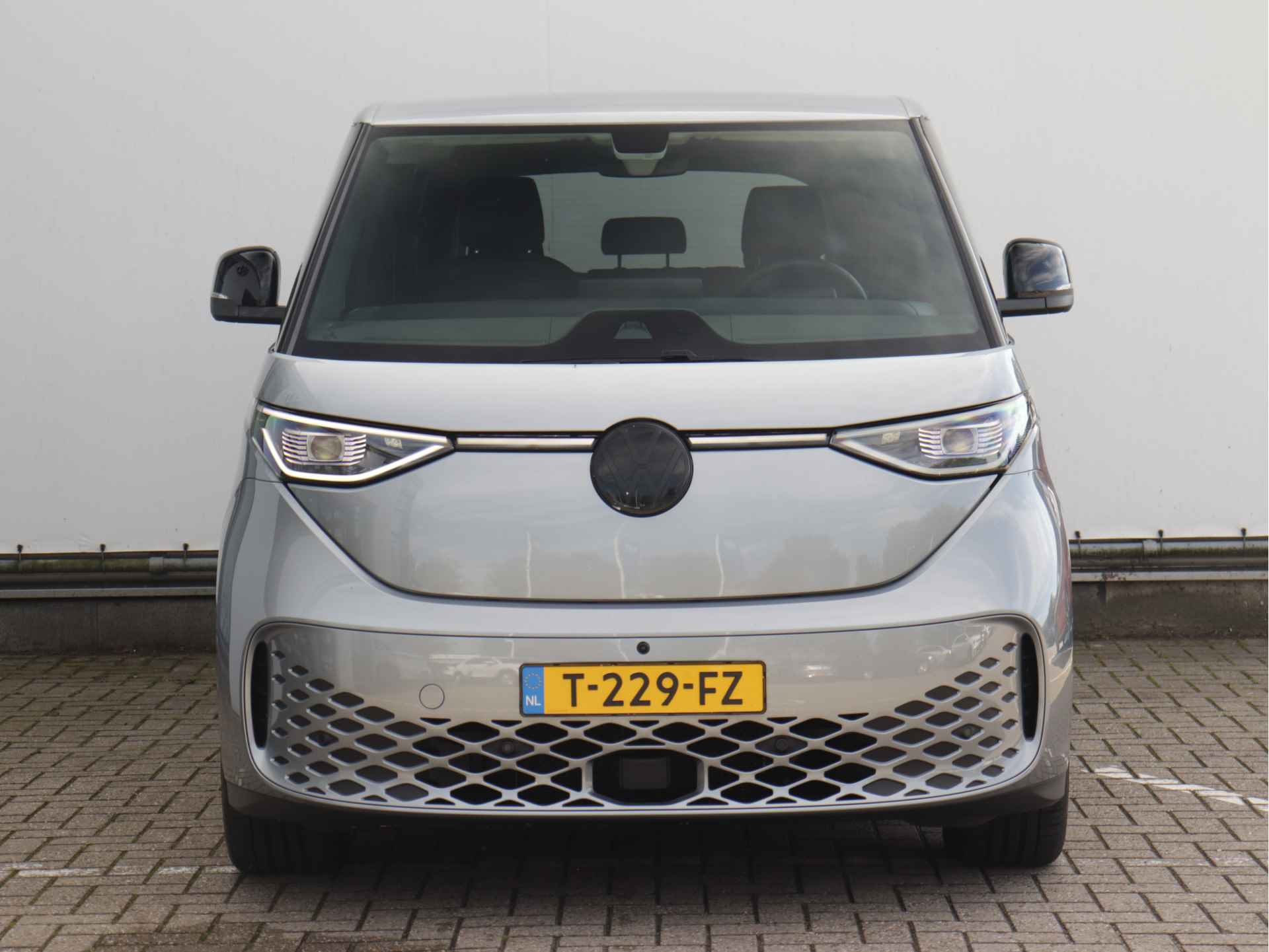 Volkswagen ID. Buzz Pro 77kWh 204pk | LED Matrix | 360° camera | Wegklapbare trekhaak | Dodehoekdetectie | Elektrische deuren | Verlengde garantie tot 14-03-2028 of eerder 100.000km - 4/66