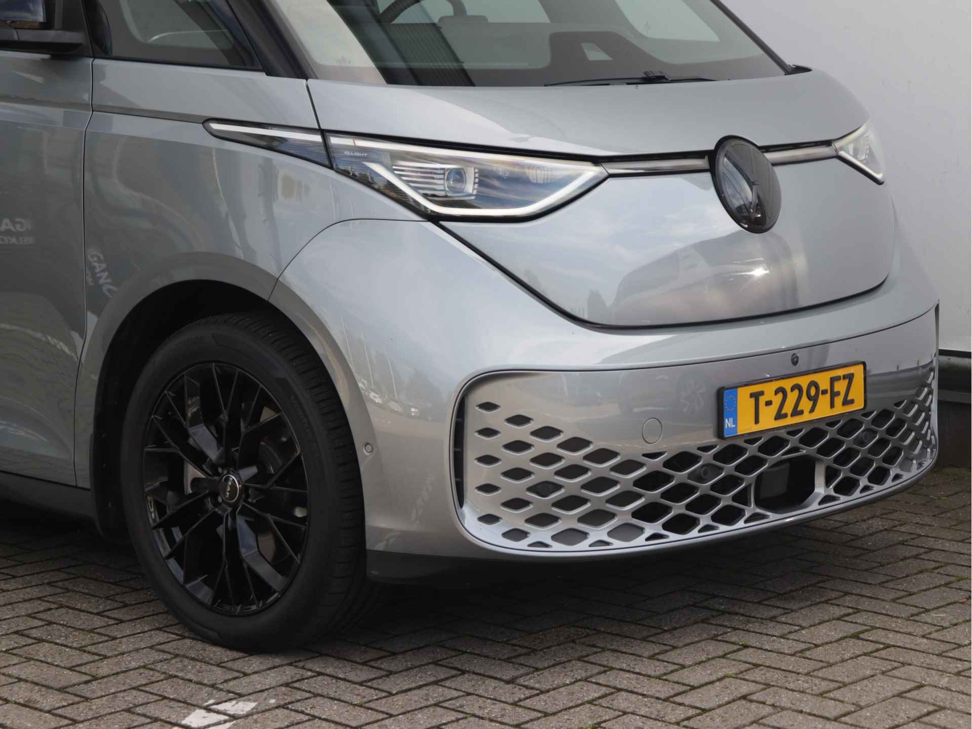 Volkswagen ID. Buzz Pro 77kWh 204pk | LED Matrix | 360° camera | Wegklapbare trekhaak | Dodehoekdetectie | Elektrische deuren | Verlengde garantie tot 14-03-2028 of eerder 100.000km - 42/66