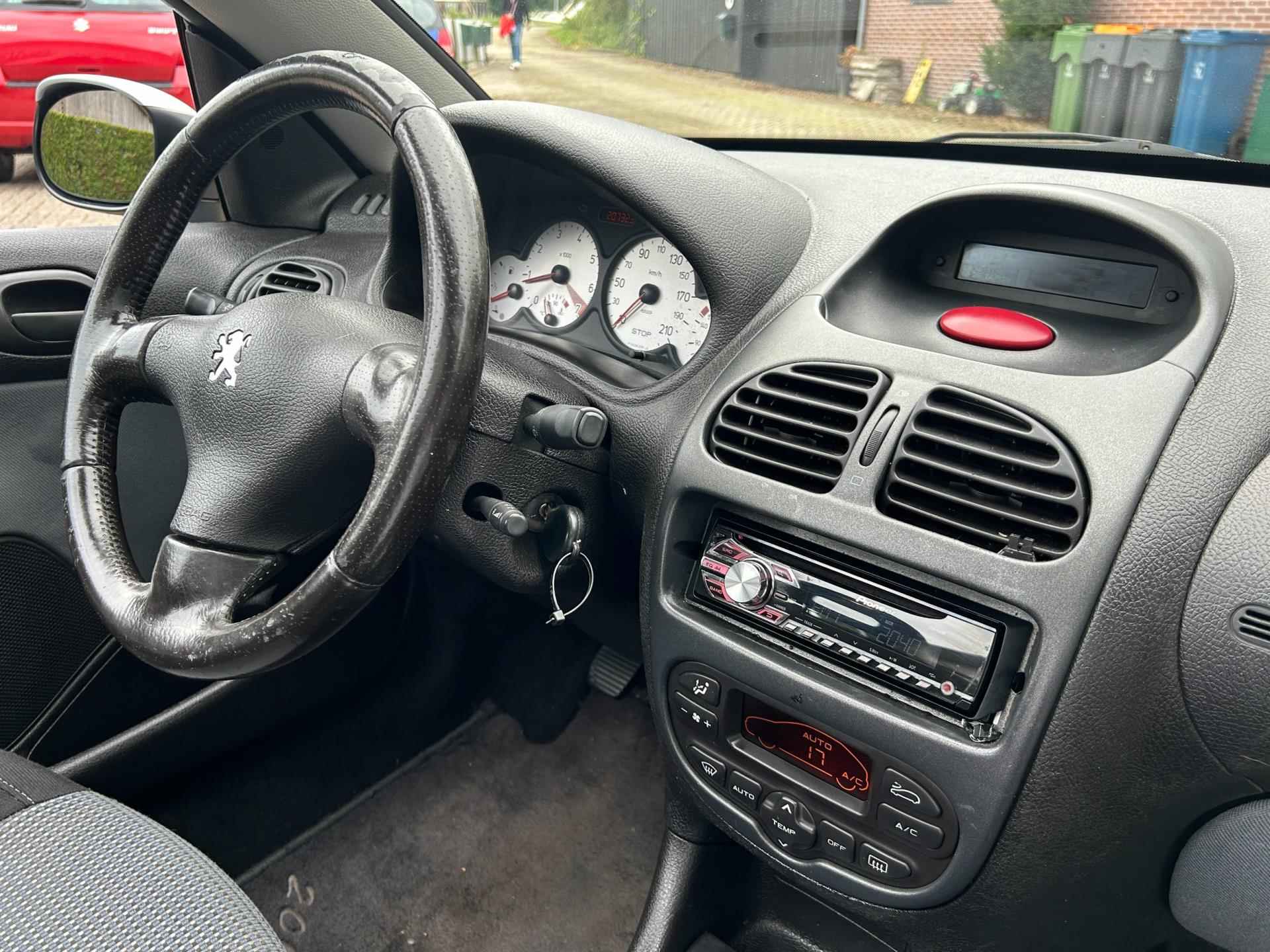 Peugeot 206 CC 2.0-16V El.Klap-Cabriodak Clima LM-Velgen Elek.Pakket NAP NL-Auto APK 5-25 Nette Staat! - 16/23