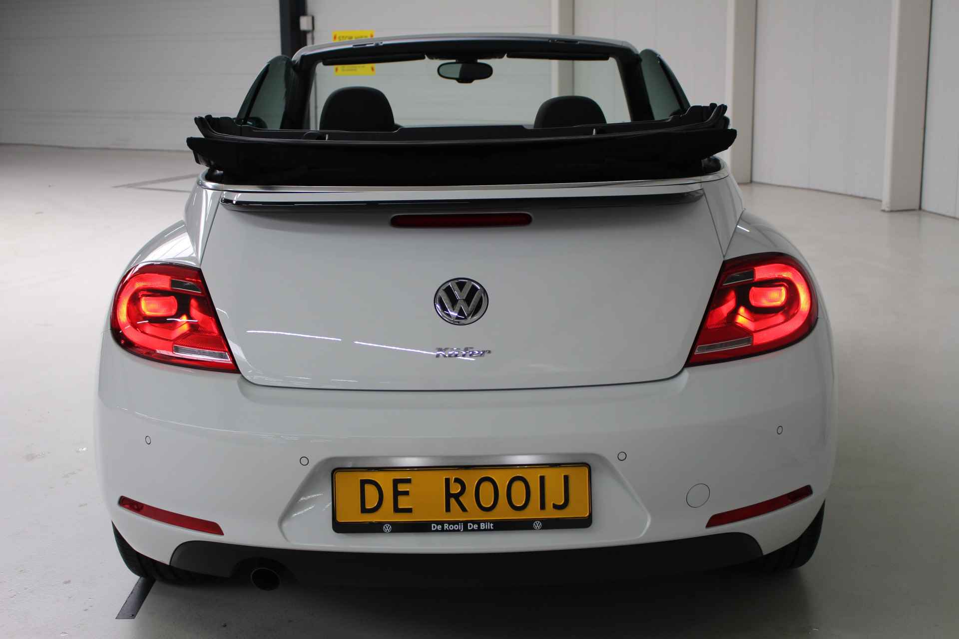 Volkswagen Beetle Cabriolet 1.2 TSI Club 105PK Navigatie | 18" Twister velgen | Xenon | Stoelverwarming | El. inklapbare spiegels . - 5/29