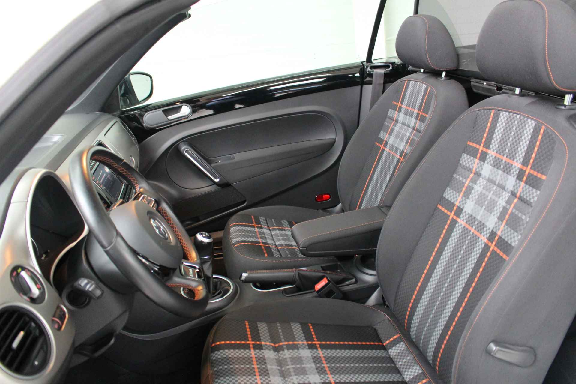 Volkswagen Beetle Cabriolet 1.2 TSI Club 105PK Navigatie | 18" Twister velgen | Xenon | Stoelverwarming | El. inklapbare spiegels . - 11/29