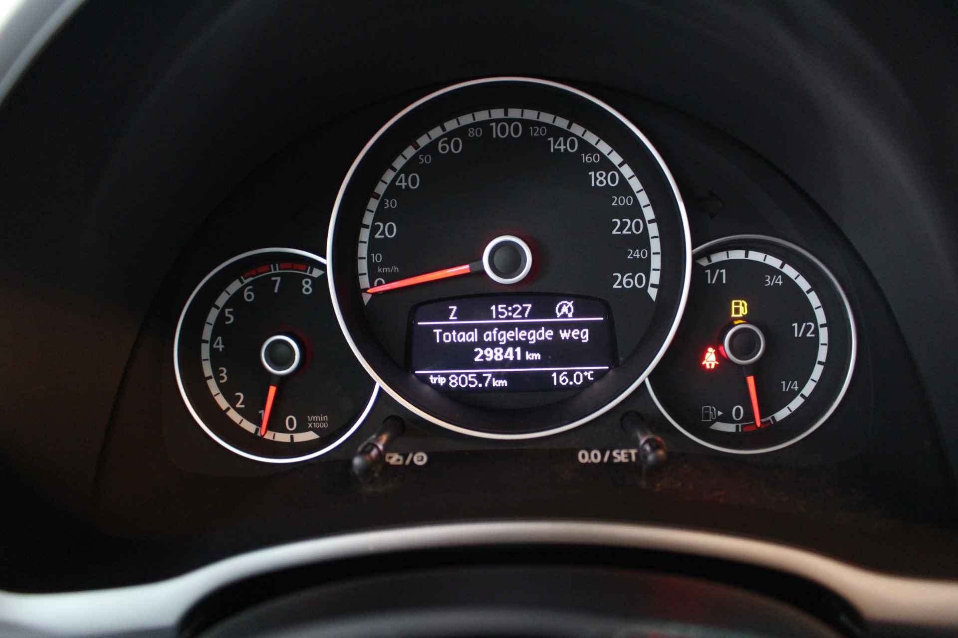 Volkswagen Beetle Cabriolet 1.2 TSI Club 105PK Navigatie | 18" Twister velgen | Xenon | Stoelverwarming | El. inklapbare spiegels . - 12/29