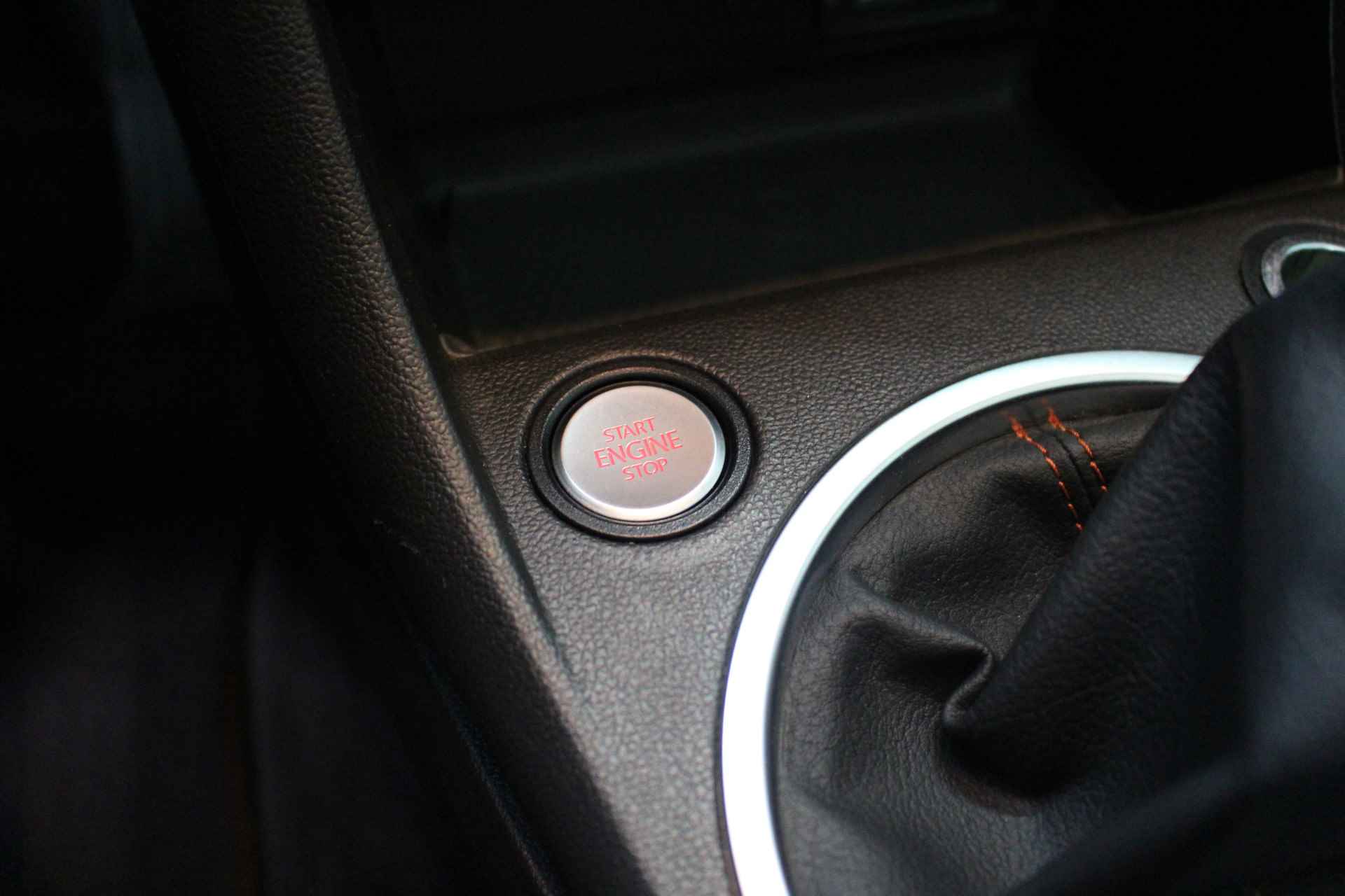 Volkswagen Beetle Cabriolet 1.2 TSI Club 105PK Navigatie | 18" Twister velgen | Xenon | Stoelverwarming | El. inklapbare spiegels . - 18/29