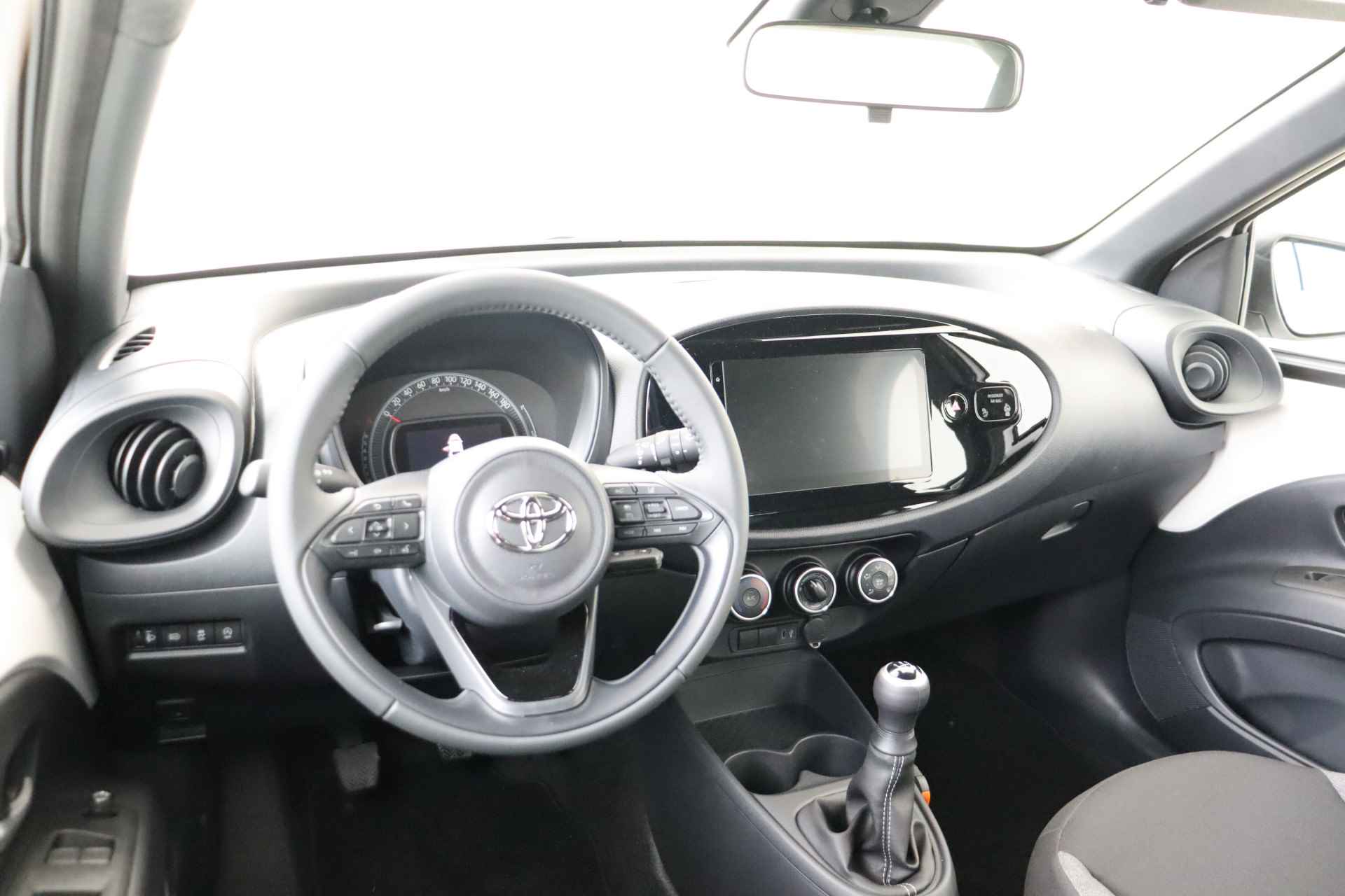 Toyota Aygo X 1.0 VVT-i MT Play demo | Airco | Achteruitrijcamera | - 6/39