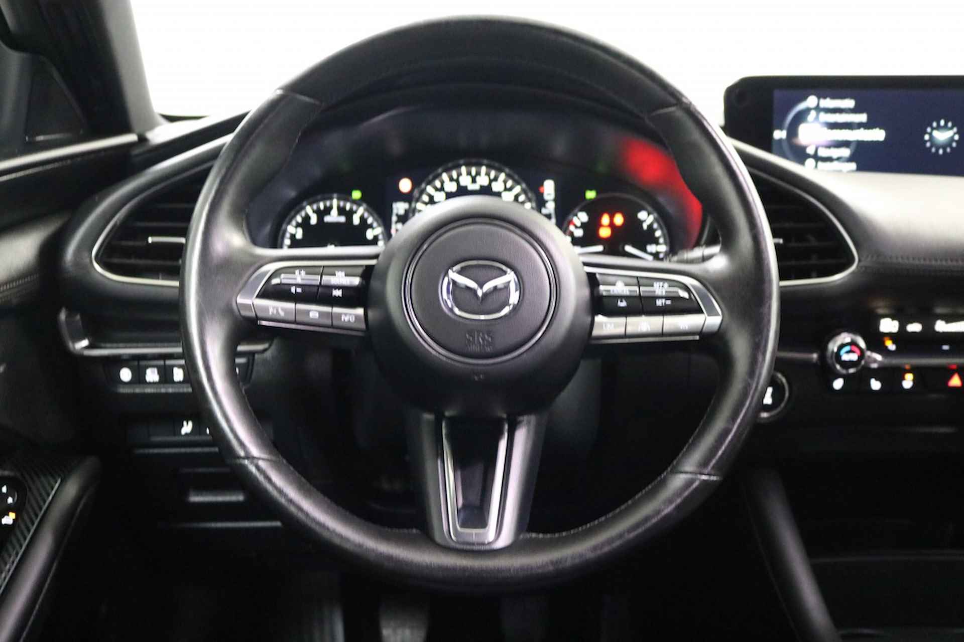 Mazda 3 2.0 SA-X Luxury - 11/28
