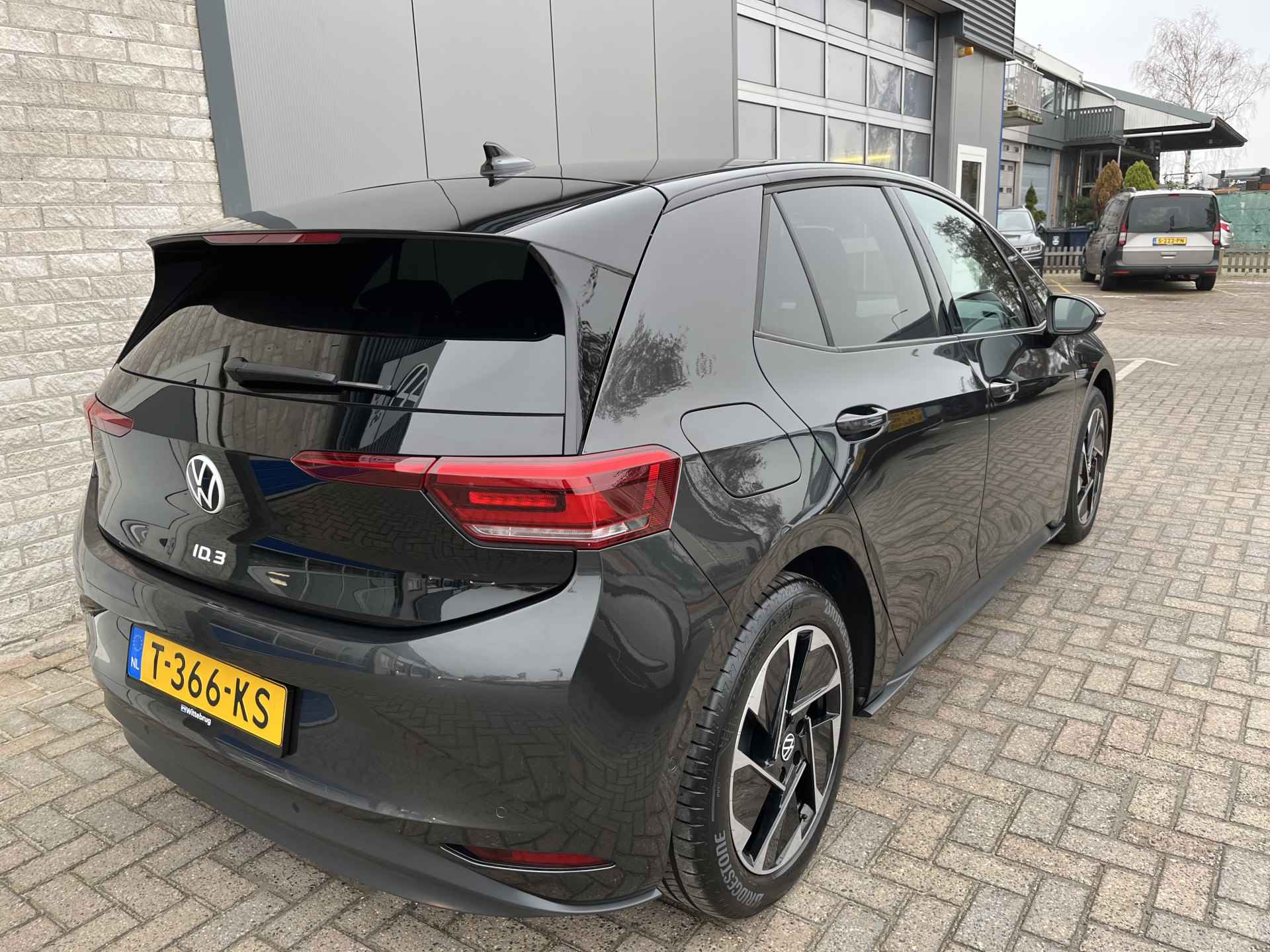 Volkswagen ID.3 Pro Edition Advantage 58 kWh / AUTOMAAT/ KEYLESS/ ADAPT. CRUISE/ NAVI/ DAB/ APP-CONNECT/ STUUR & STOELVERWARMING/ PARK. SENSOREN + CAMERA/ 18"LMV - 31/36