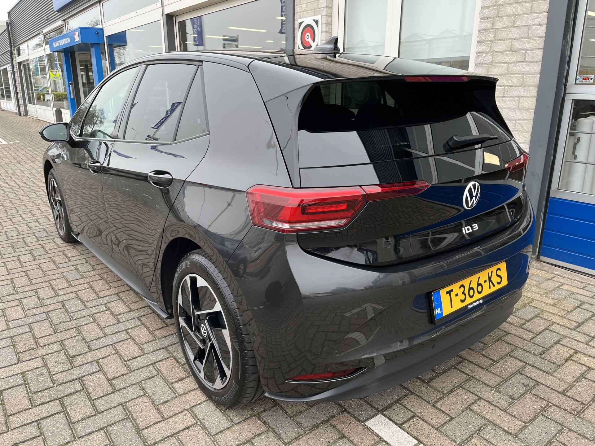 Volkswagen ID.3 Pro Edition Advantage 58 kWh / AUTOMAAT/ KEYLESS/ ADAPT. CRUISE/ NAVI/ DAB/ APP-CONNECT/ STUUR & STOELVERWARMING/ PARK. SENSOREN + CAMERA/ 18"LMV - 6/36