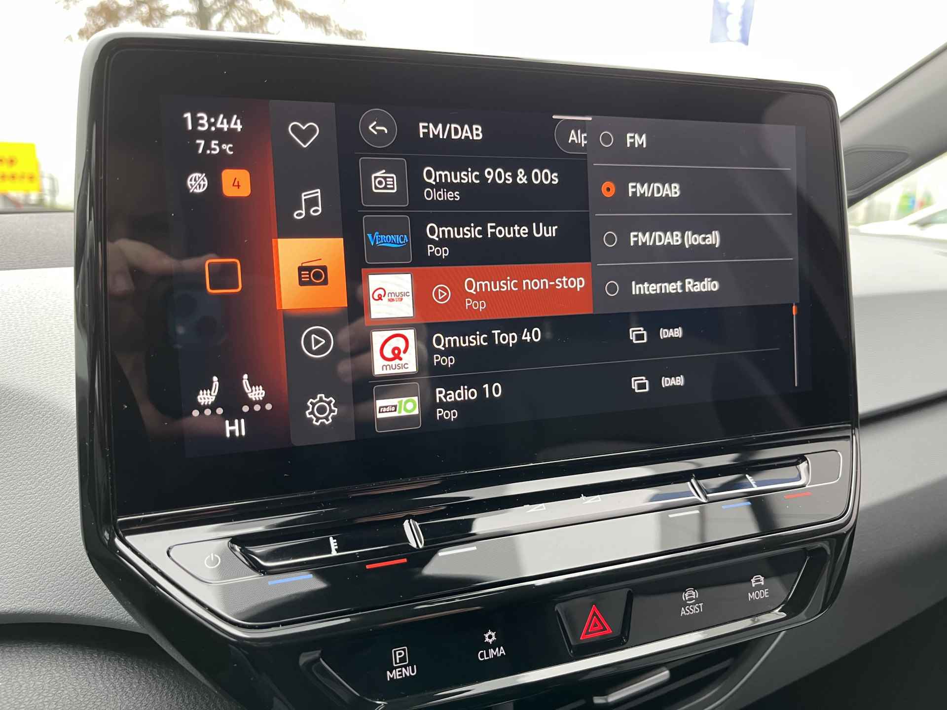 Volkswagen ID.3 Pro Edition Advantage 58 kWh / AUTOMAAT/ KEYLESS/ ADAPT. CRUISE/ NAVI/ DAB/ APP-CONNECT/ STUUR & STOELVERWARMING/ PARK. SENSOREN + CAMERA/ 18"LMV - 16/36