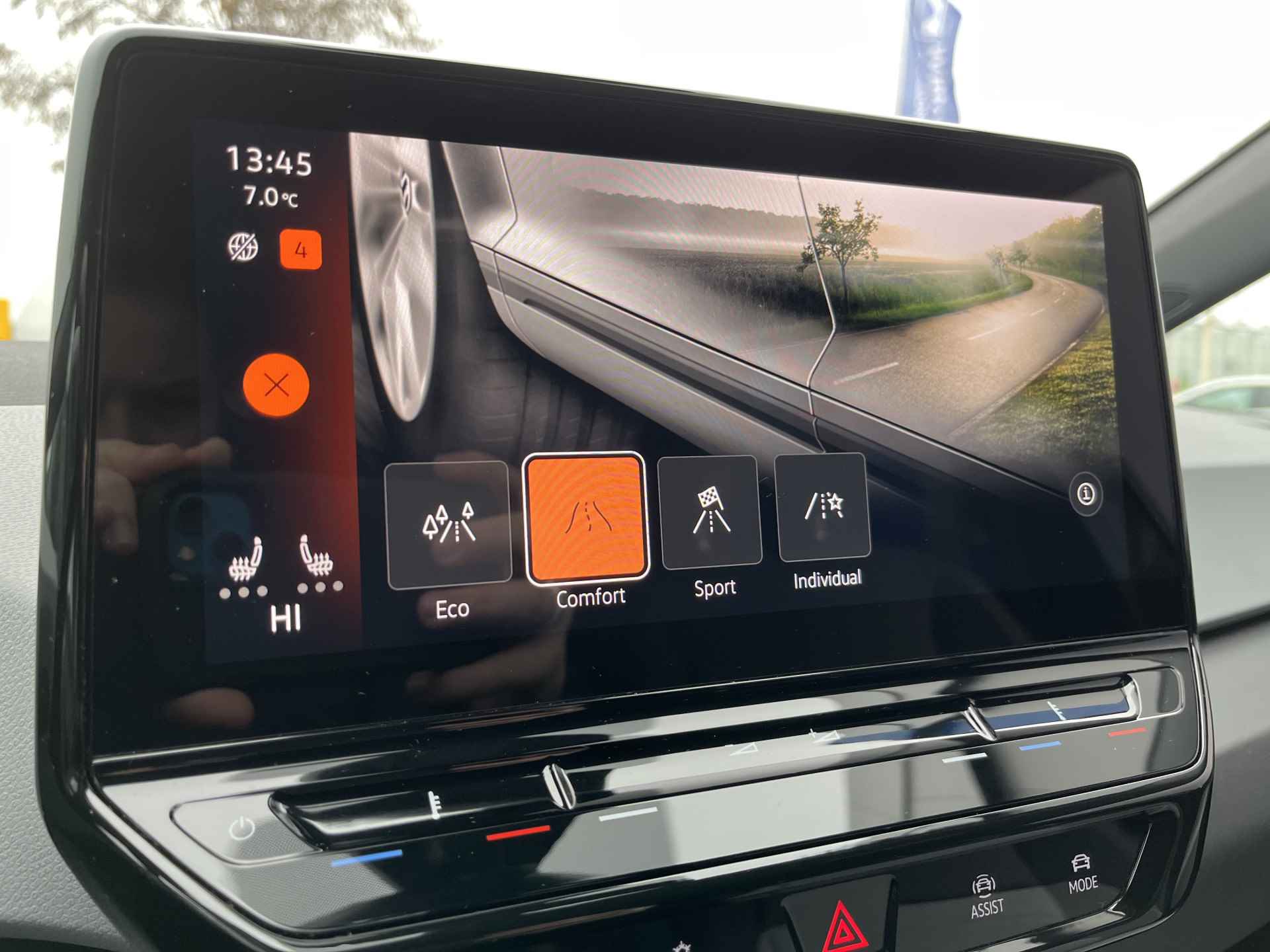 Volkswagen ID.3 Pro Edition Advantage 58 kWh / AUTOMAAT/ KEYLESS/ ADAPT. CRUISE/ NAVI/ DAB/ APP-CONNECT/ STUUR & STOELVERWARMING/ PARK. SENSOREN + CAMERA/ 18"LMV - 21/36