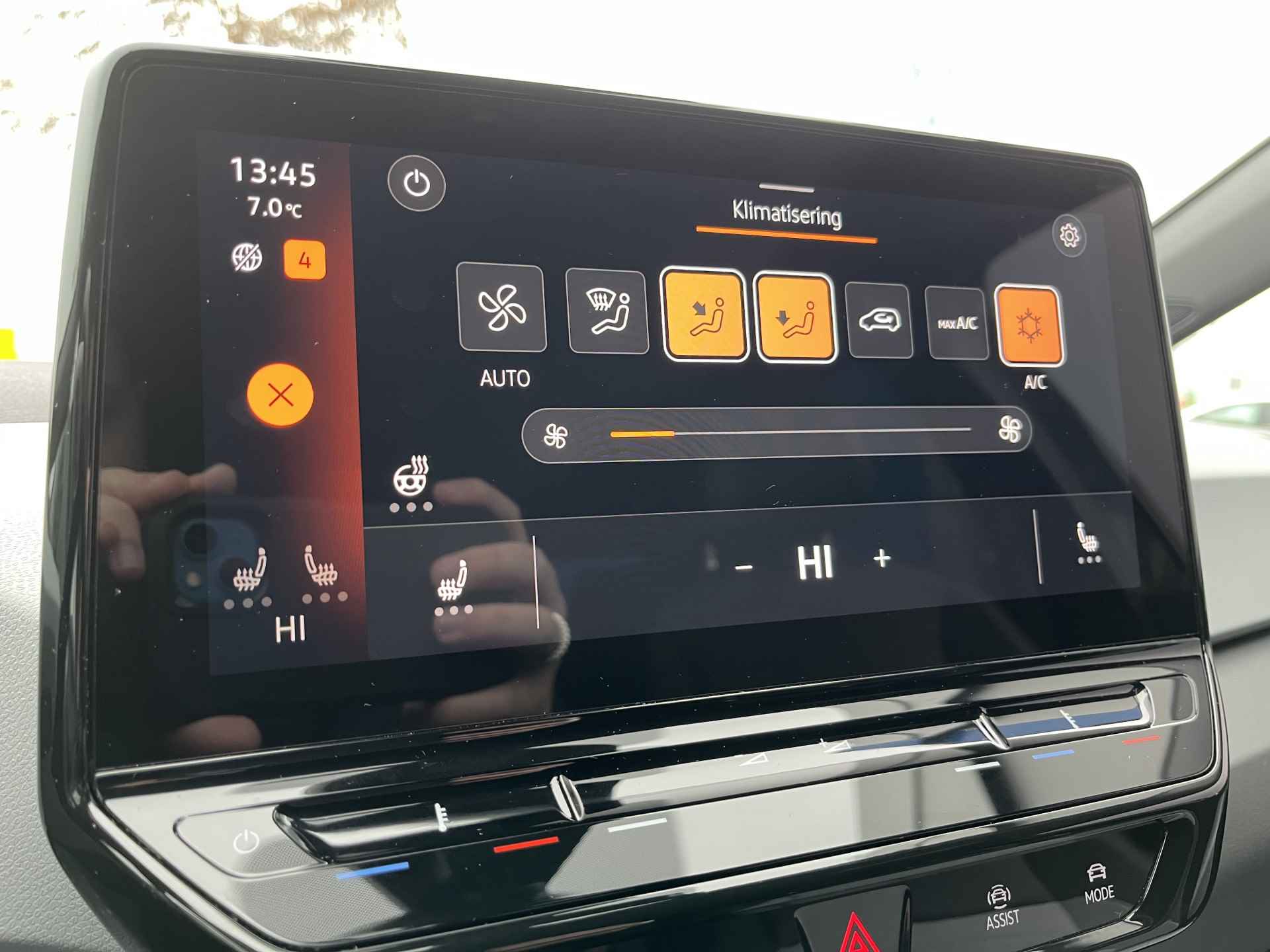 Volkswagen ID.3 Pro Edition Advantage 58 kWh / AUTOMAAT/ KEYLESS/ ADAPT. CRUISE/ NAVI/ DAB/ APP-CONNECT/ STUUR & STOELVERWARMING/ PARK. SENSOREN + CAMERA/ 18"LMV - 22/36