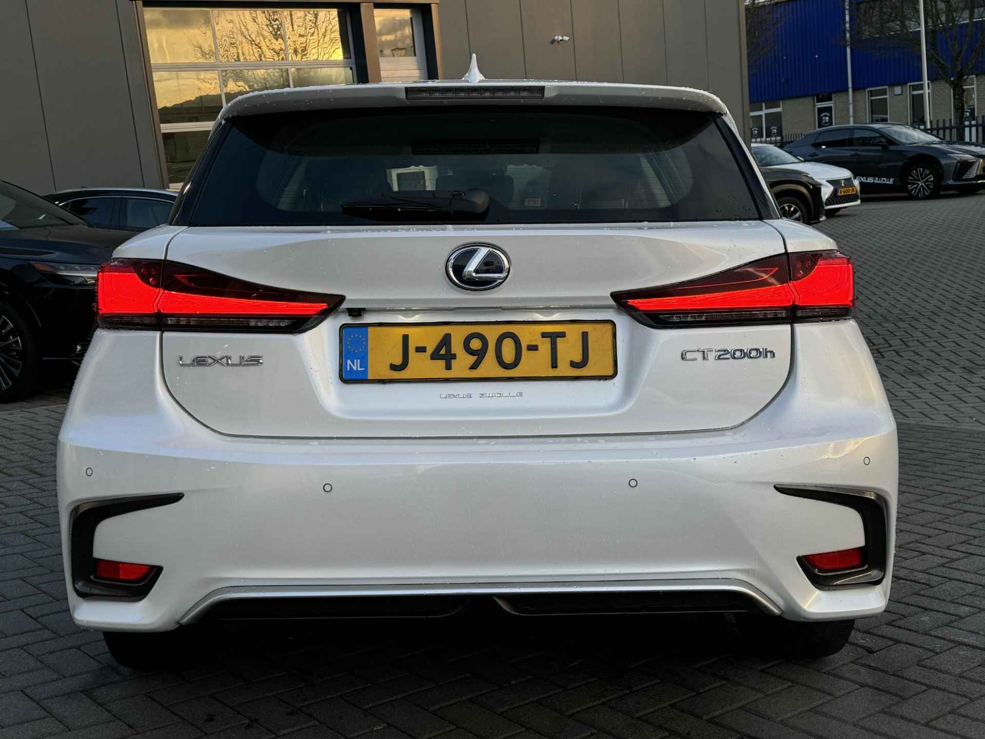 Lexus CT 200h Ultimate Edition NL-AUTO AD-CRUISE LANE-ASSSIST DAB NAVI PARK-SENSOR KEYLESS - 4/34