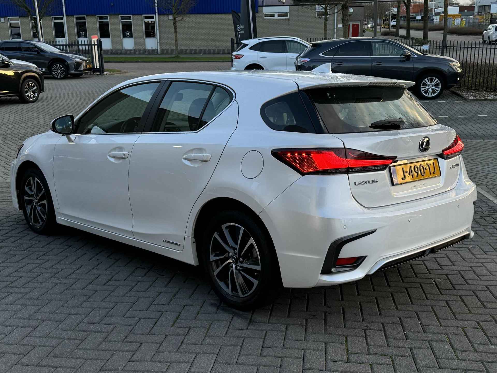 Lexus CT 200h Ultimate Edition NL-AUTO AD-CRUISE LANE-ASSSIST DAB NAVI PARK-SENSOR KEYLESS - 5/34