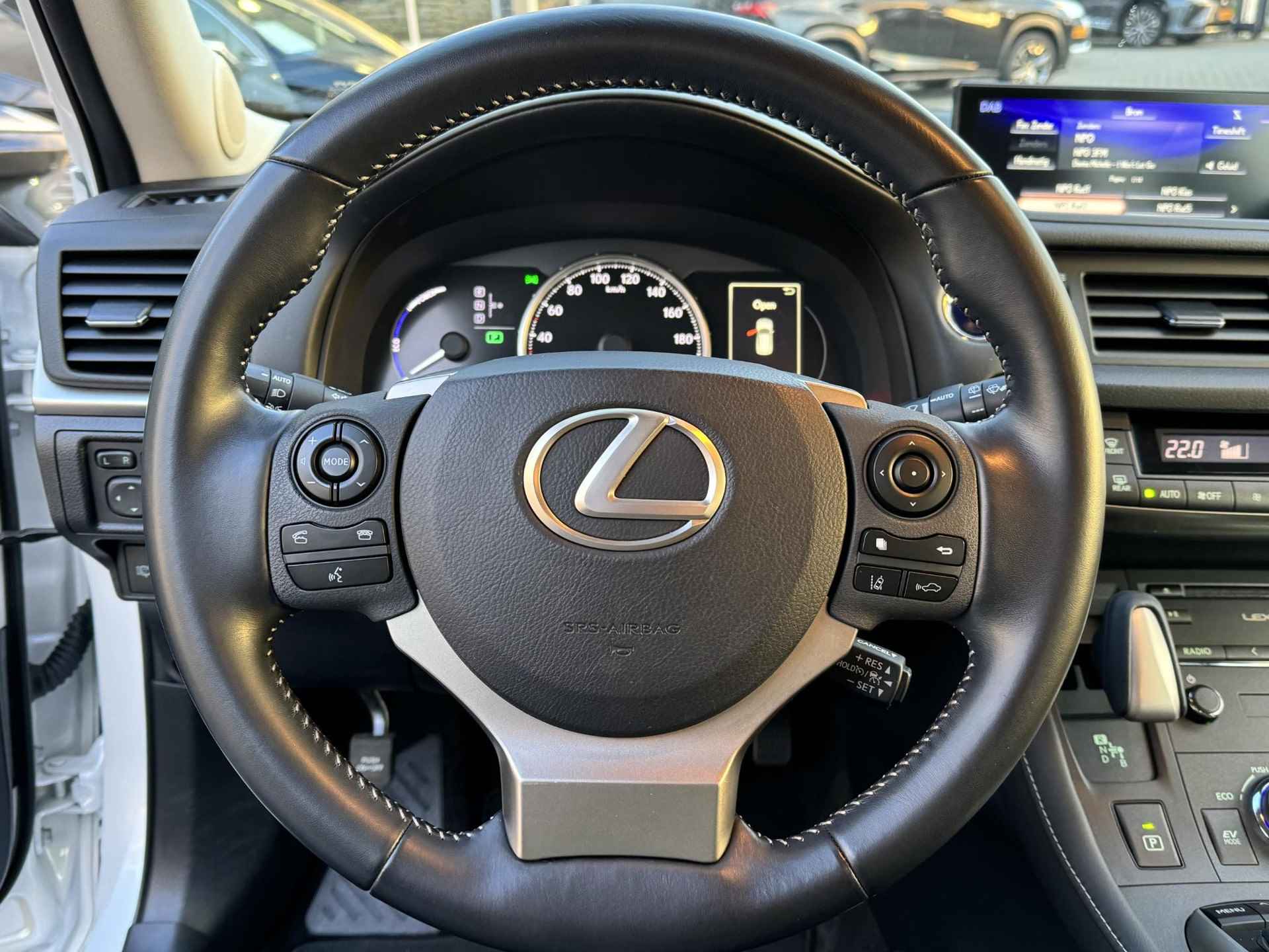 Lexus CT 200h Ultimate Edition NL-AUTO AD-CRUISE LANE-ASSSIST DAB NAVI PARK-SENSOR KEYLESS - 18/34