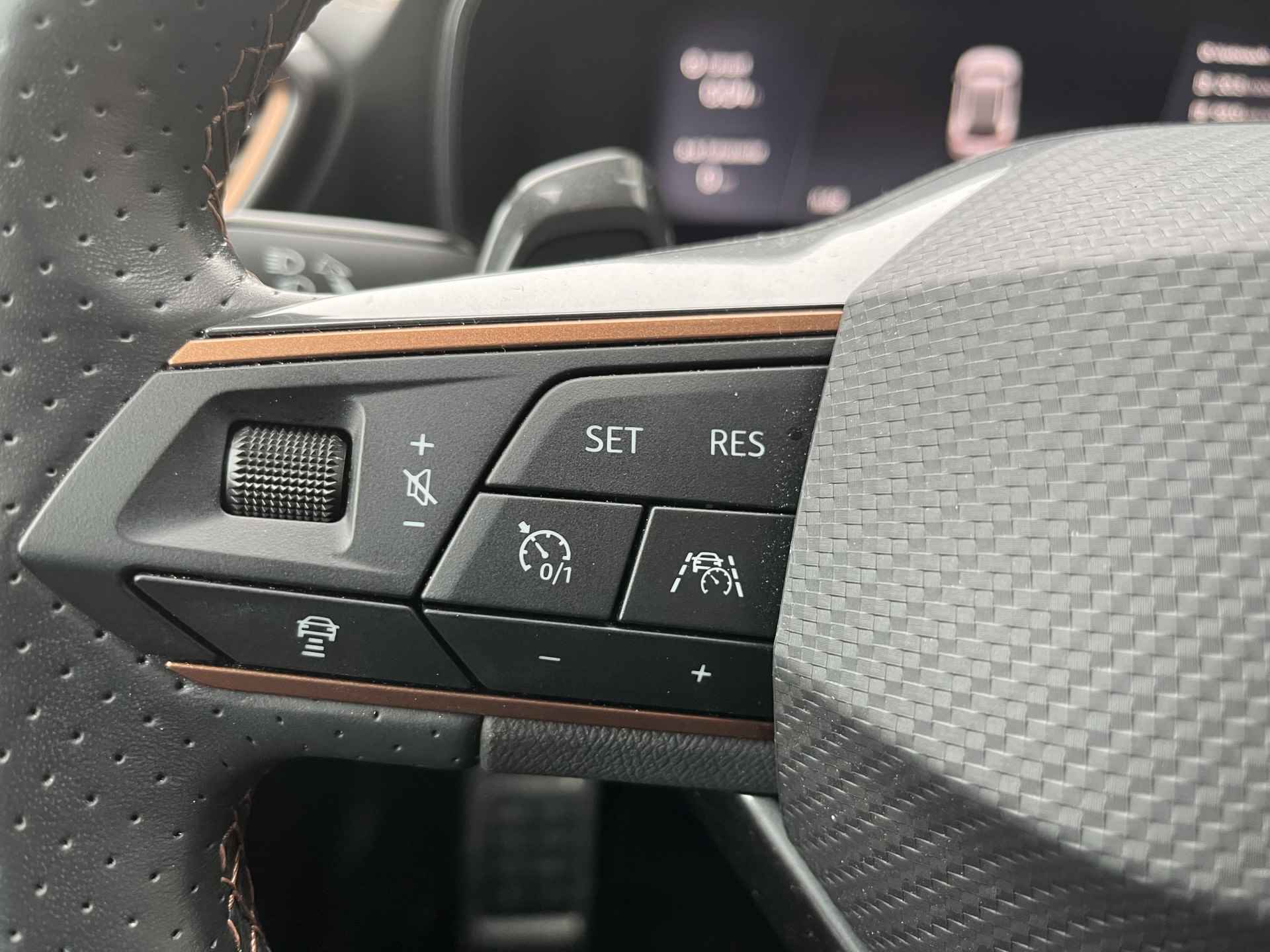 CUPRA Formentor 1.4 e-Hybrid VZ Performance / AUTOMAAT/ 245 PK/ 360 CAMERA/ PARK. SENSOREN/ DODE HOEK/ KEYLESS/ MATRIX/ STOEL EN STUUR VERWARM./ ADAPT. CRUISE/ APP CONNECT/ NAVI/ CLIMA/ DAB/ 19" LMV/ - 12/30