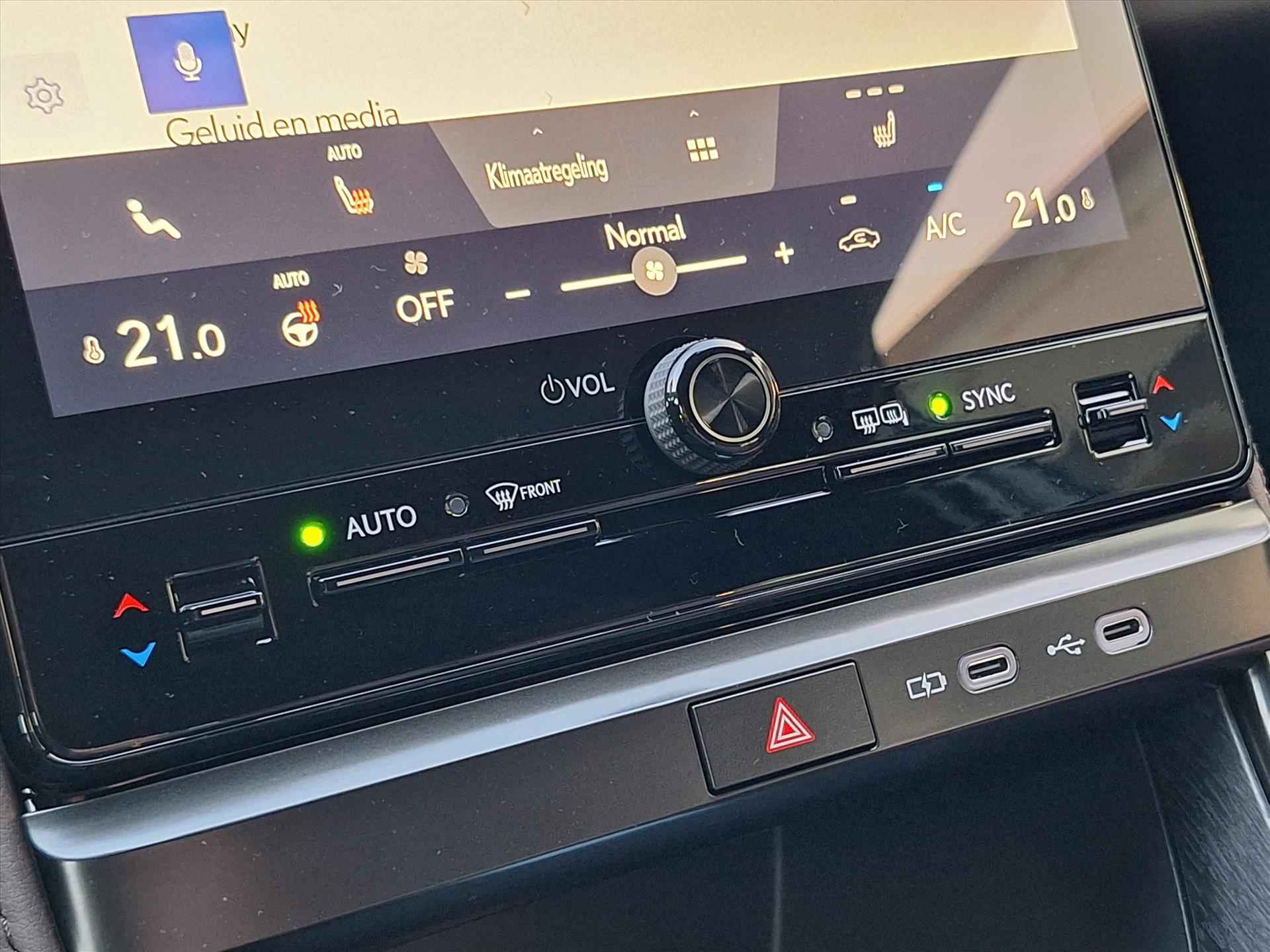 Lexus Lbx 1.5 Hybrid Elegant | Leer, Stoel + Stuurverwarming, Dodehoekherkenning, Parkeersensoren, Climate control, CarPlay - 27/32