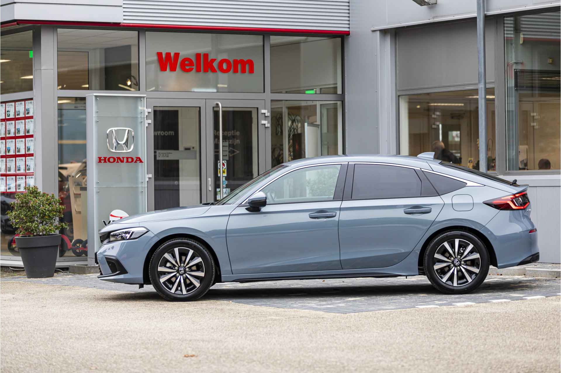 Honda Civic 2.0 e:HEV Elegance Dodehoek detectie, verwarmde stoelen , All-in Rijklaarprijs - 2/44