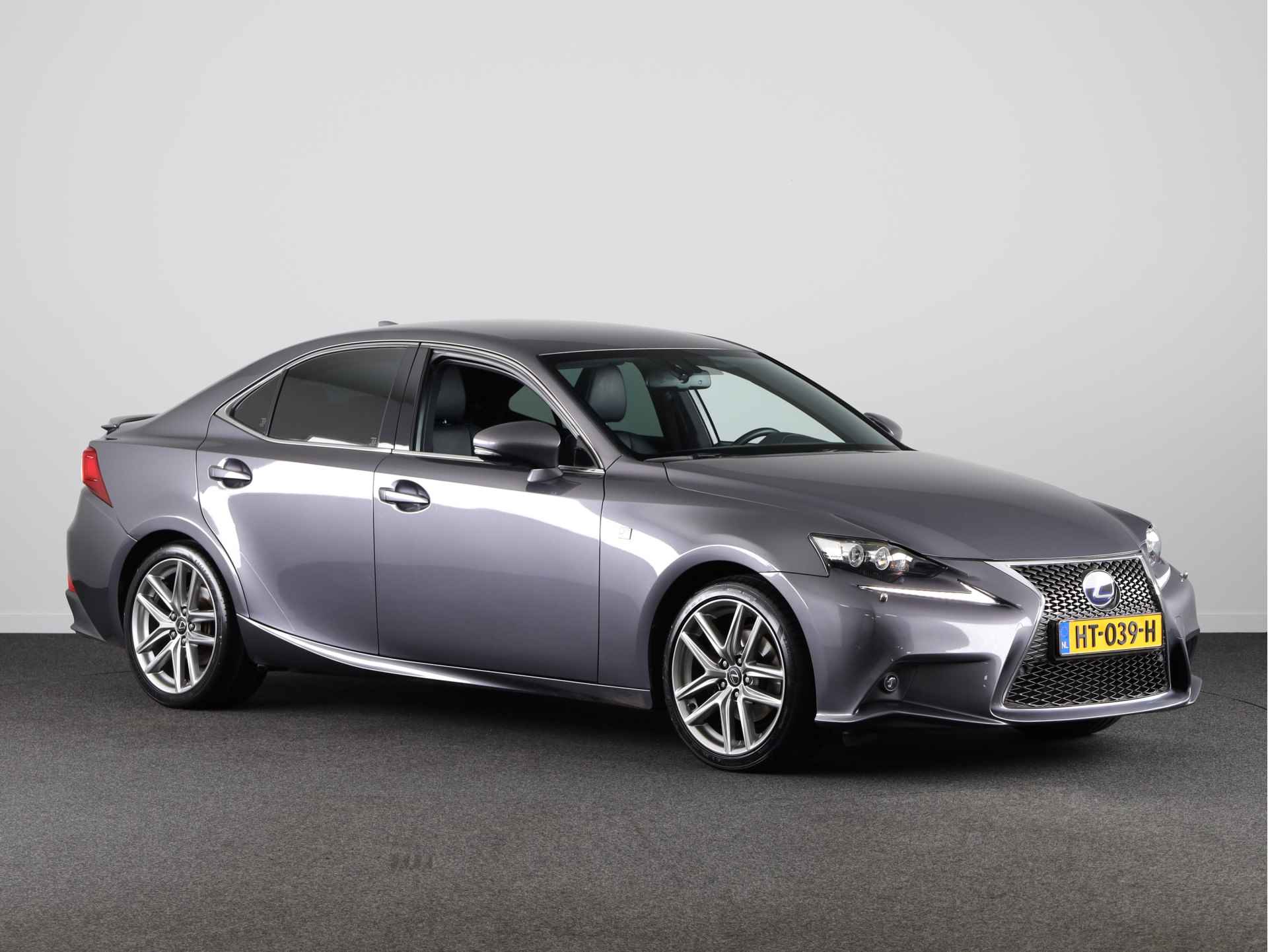 Lexus IS 300h F-Sport Line | Navigatie | Elek verstelbare voorstoelen | Parkeersensoren | Stoelverwarming -/ Koeling | - 18/42