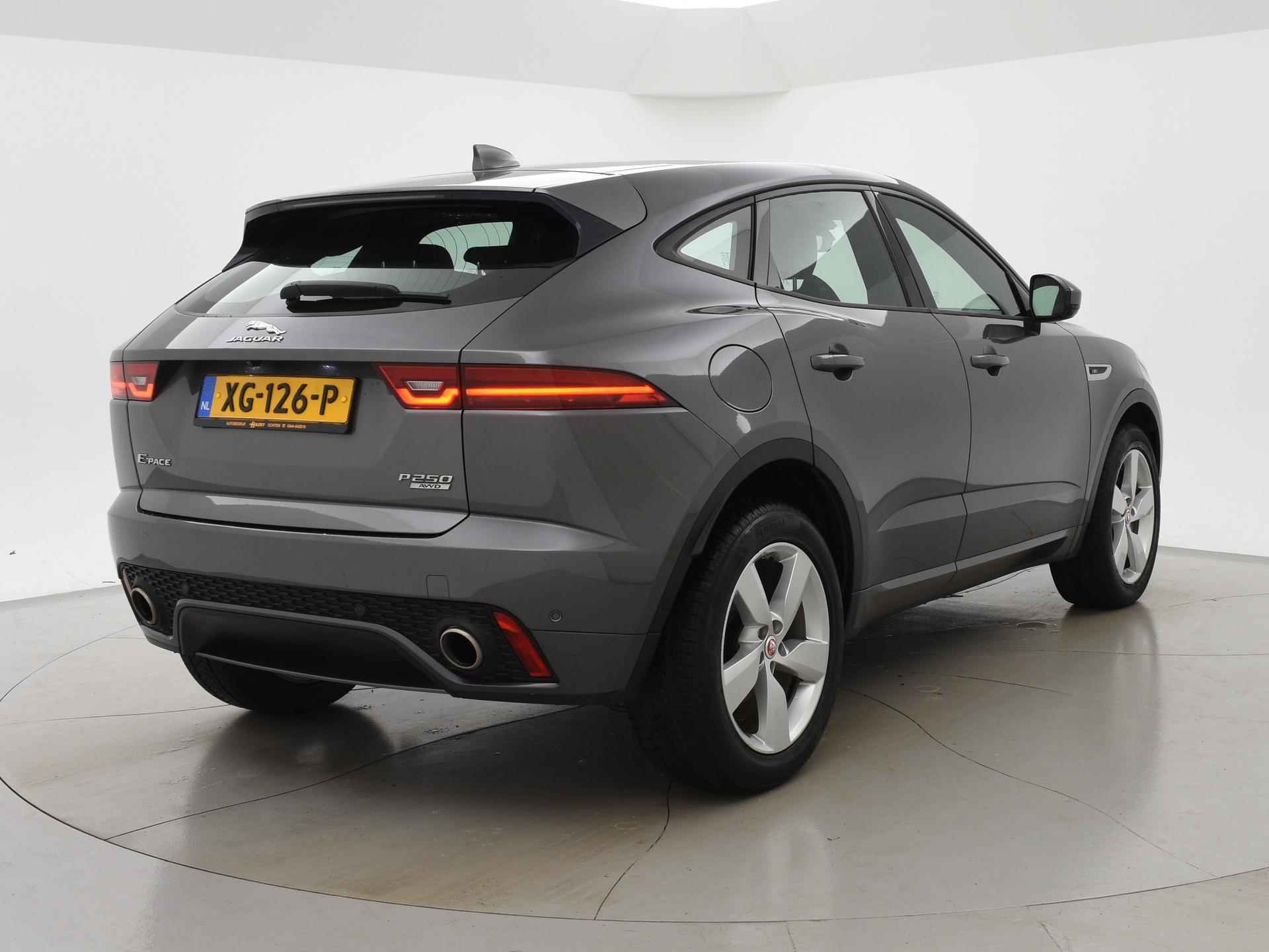 Jaguar E-PACE 2.0 TURBO P250 AWD R-DYNAMIC SE + PANORAMA / LEDER / CAMERA - 3/51