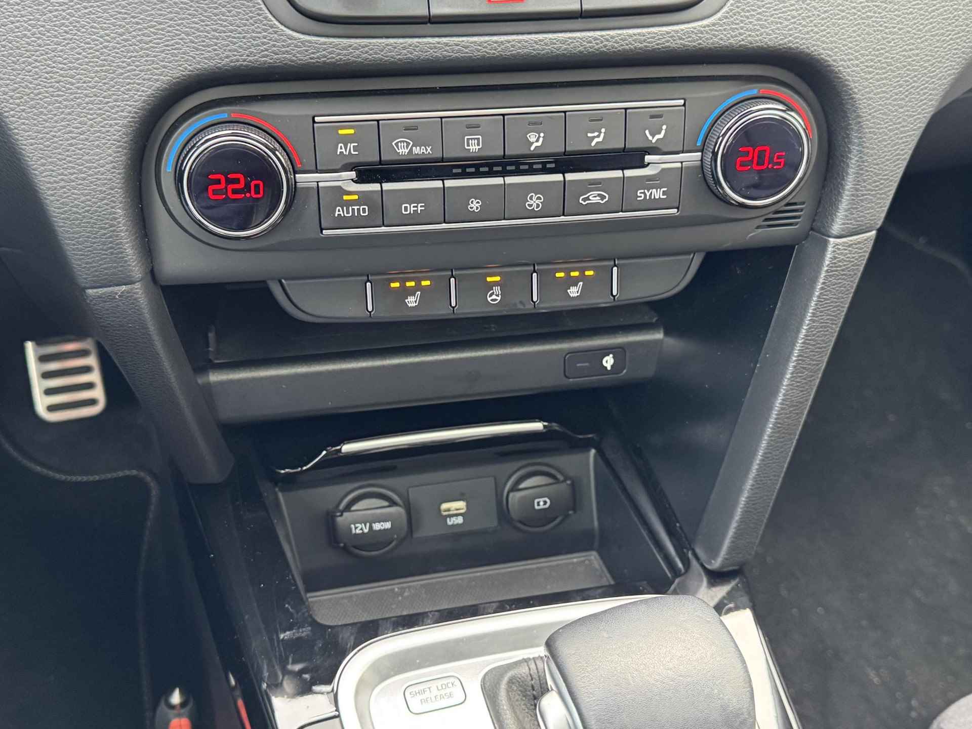 Kia XCeed 1.5 T-GDI MHEV Black Edition / Elektrisch schuif/kanteldak / Apple Carplay/Android Auto / Achteruitrijcamera / Elektrische kofferbak / Navigatie - 26/47