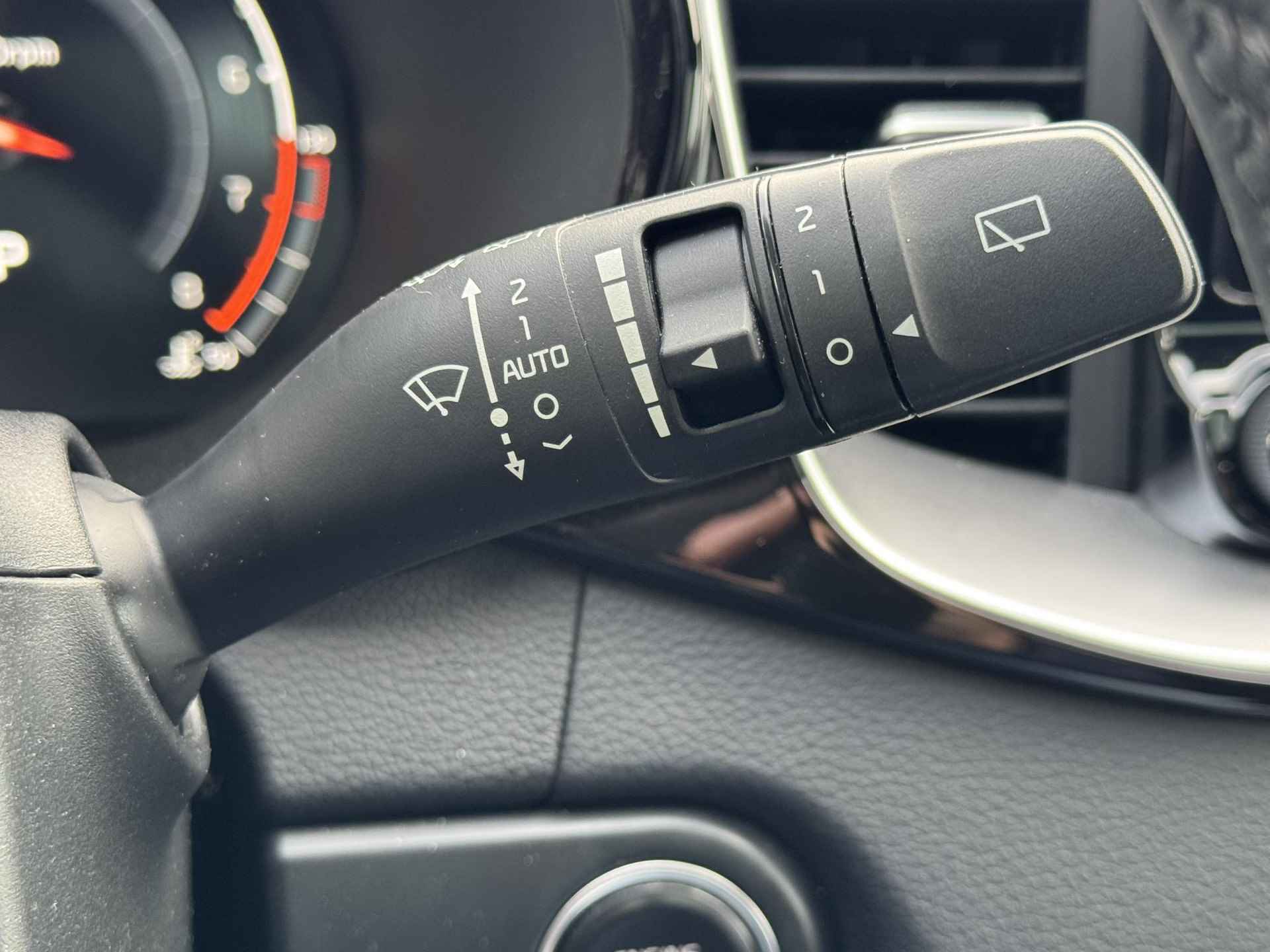 Kia XCeed 1.5 T-GDI MHEV Black Edition / Elektrisch schuif/kanteldak / Apple Carplay/Android Auto / Achteruitrijcamera / Elektrische kofferbak / Navigatie - 40/47