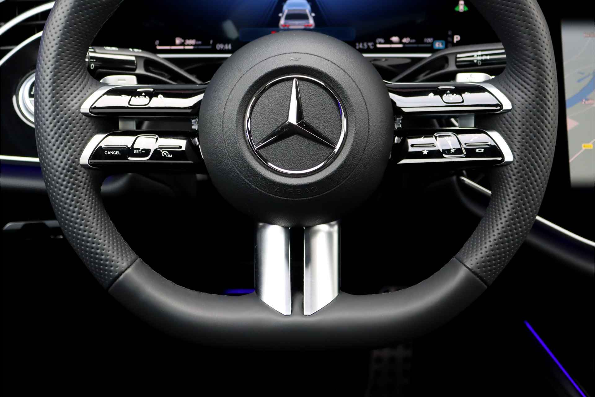 Mercedes-Benz E-Klasse 300 e AMG Line Premium+ Aut9, Bijrijdersdisplay, Panoramadak, Distronic+, Trekhaak, Memory, Stoelventilatie, Verwarmd Stuurwiel,  Digital Light, Leder, Rijassistentiepakket+, Etc. - 32/49
