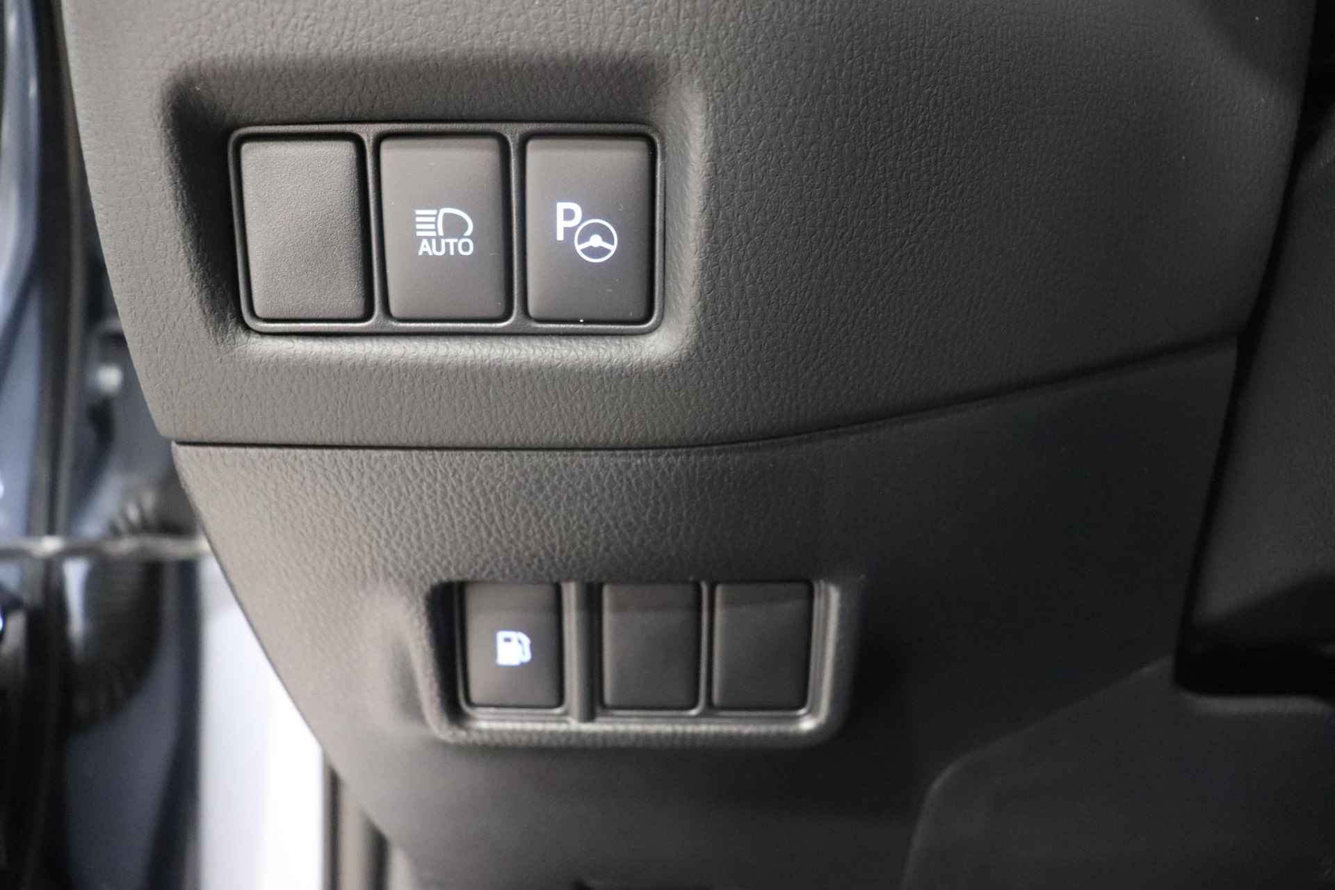 Toyota C-HR 2.0 Hybrid GR-Sport, Trekhaak, Apple Carplay/Android Auto, Sensoren, Stoelverwarming! - 16/39