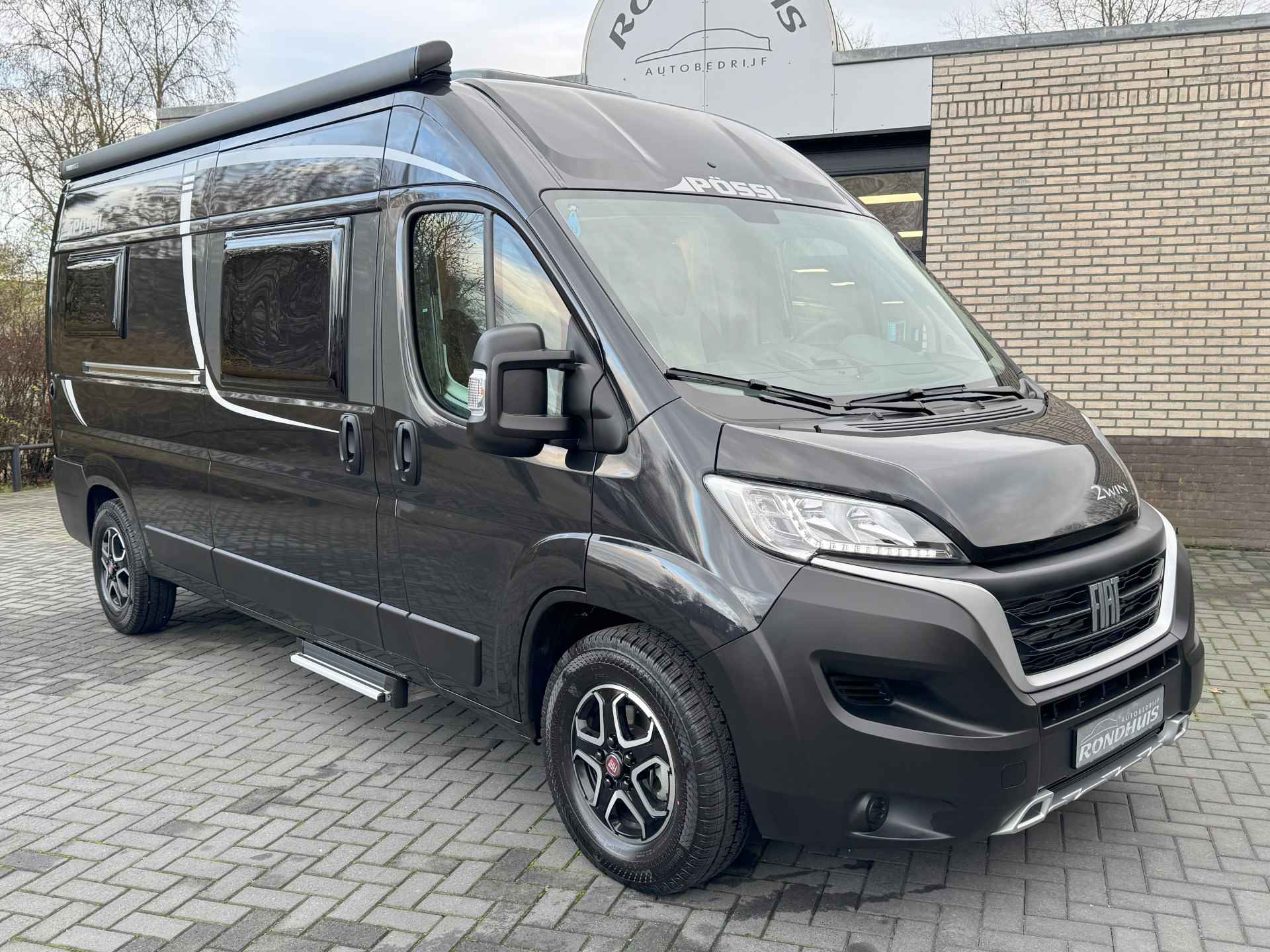 Pössl 2Win Plus 600 D-line 140 pk AUTOMAAT 9-Traps Euro6 Fiat Ducato 3X NIEUWE BUSCAMPER **Slechts 6 meter/Groot dwarsbed/4 zitplaatse - 42/60