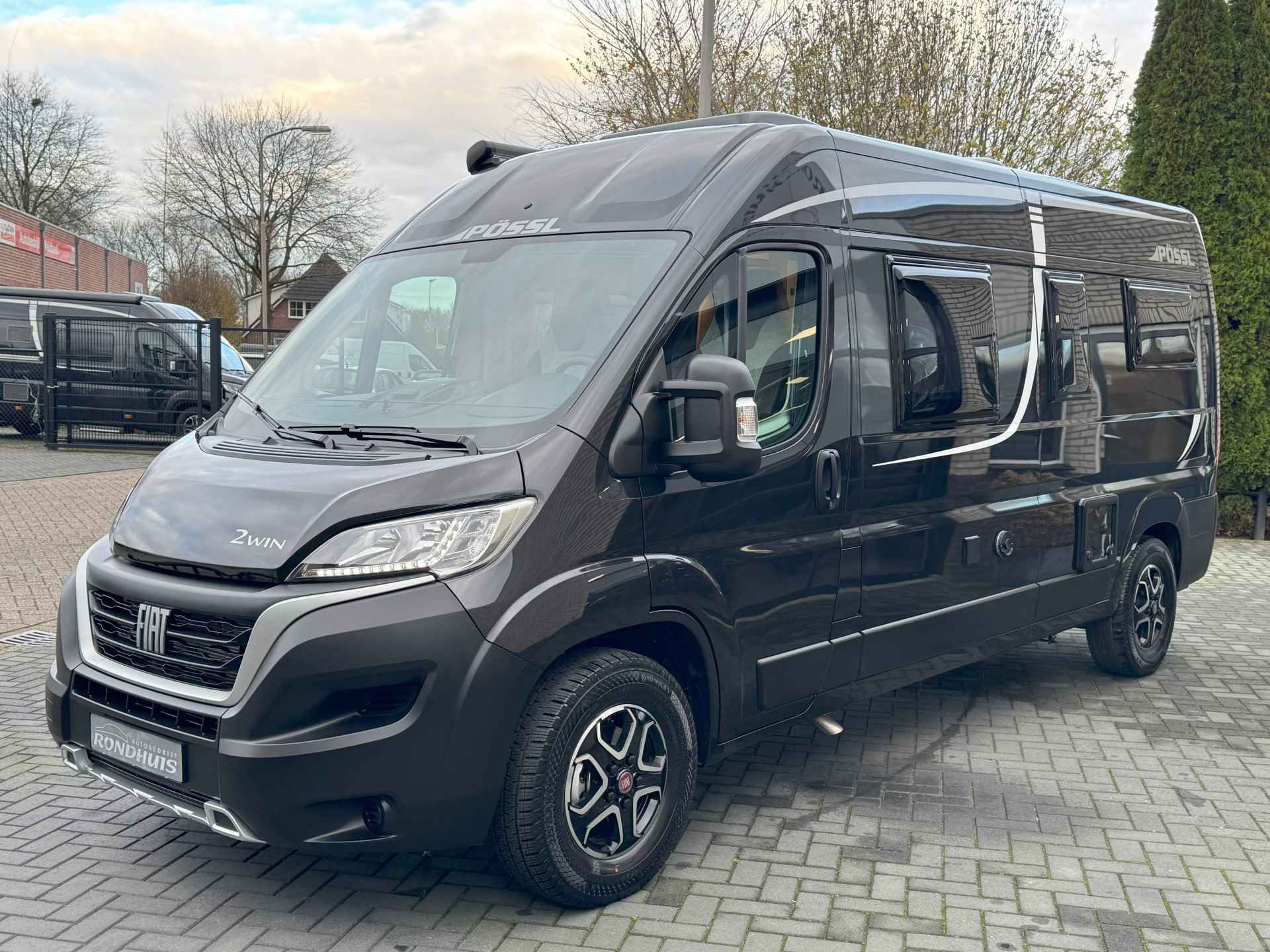 Pössl 2Win Plus 600 D-line 140 pk AUTOMAAT 9-Traps Euro6 Fiat Ducato 3X NIEUWE BUSCAMPER **Slechts 6 meter/Groot dwarsbed/4 zitplaatse - 44/60