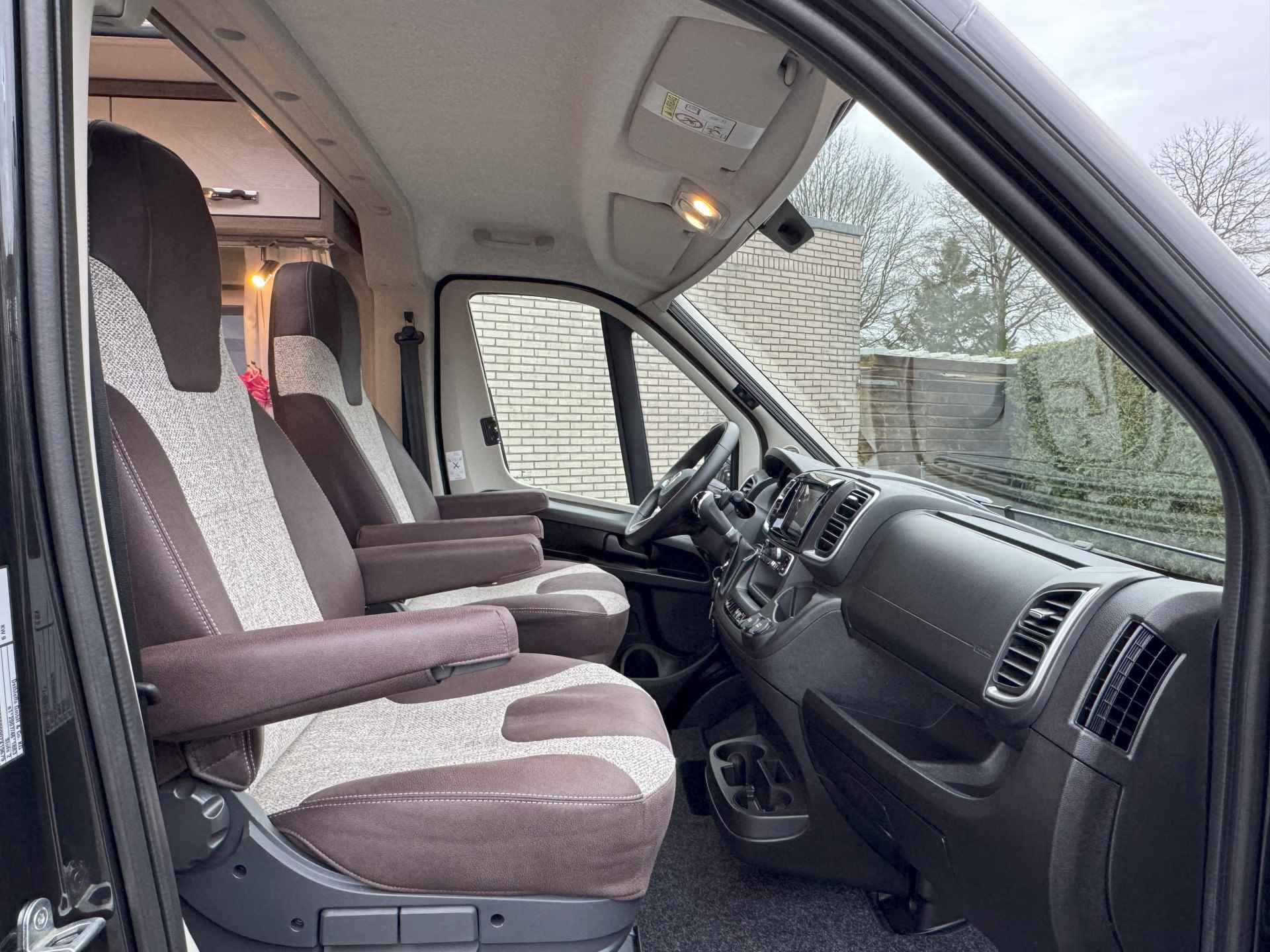 Pössl 2Win Plus 600 D-line 140 pk AUTOMAAT 9-Traps Euro6 Fiat Ducato 3X NIEUWE BUSCAMPER **Slechts 6 meter/Groot dwarsbed/4 zitplaatse - 57/60