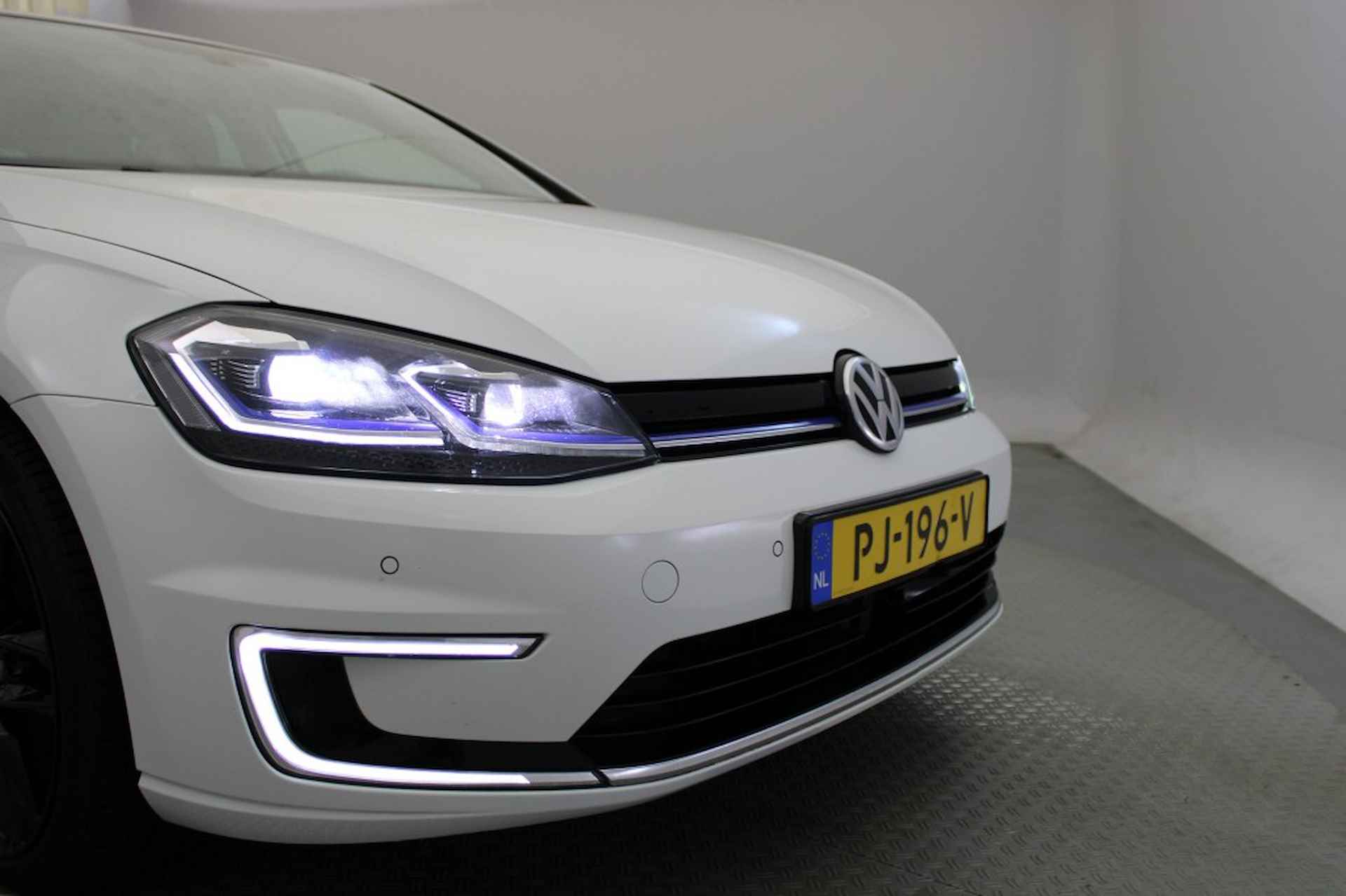 VOLKSWAGEN E-golf Sport - 32 kWh CarPlay, LED - 24/25