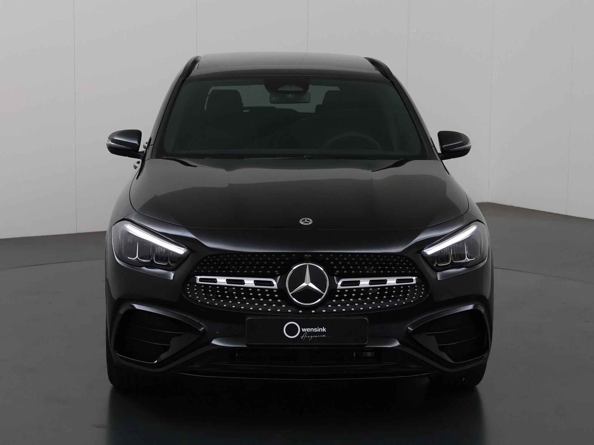 Mercedes-Benz GLA-klasse 180 AMG Line | Panoramadak | WideScreen | Sportstoelen | Navigatie | Camera | Climate Control |  DAB | Sfeerverlichting | Stoelverwarming | Ele. kofferdeksel | LED High Performance | - 4/49