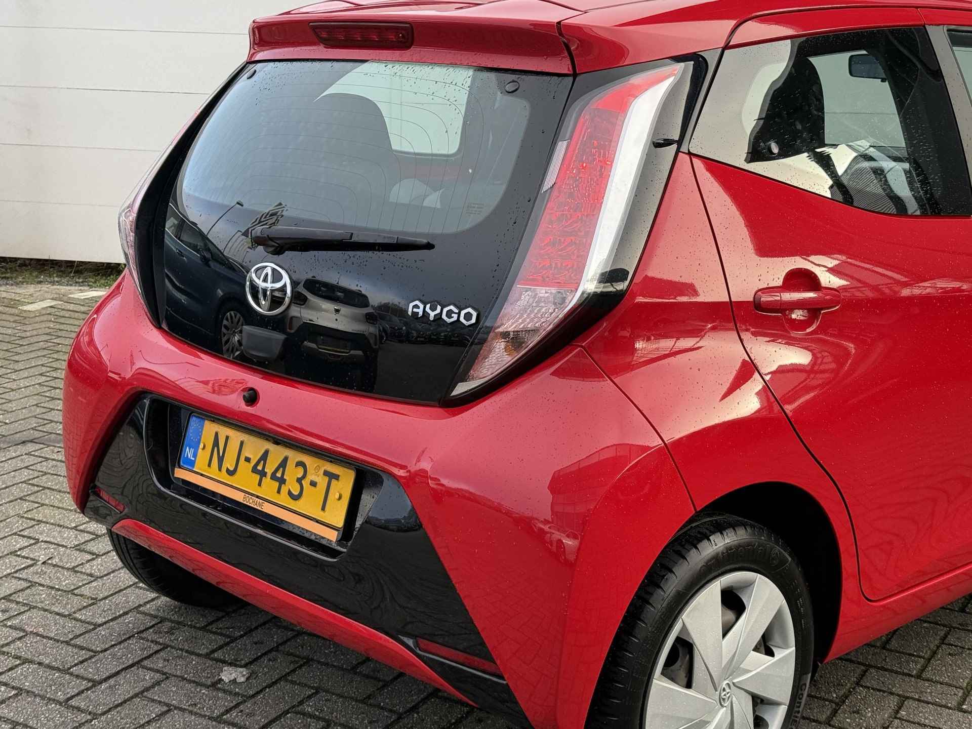 Toyota Aygo 1.0 VVT-i x-play | 5-deurs | Camera | Cruise | Airco | Onderhoudhistorie! - 10/32