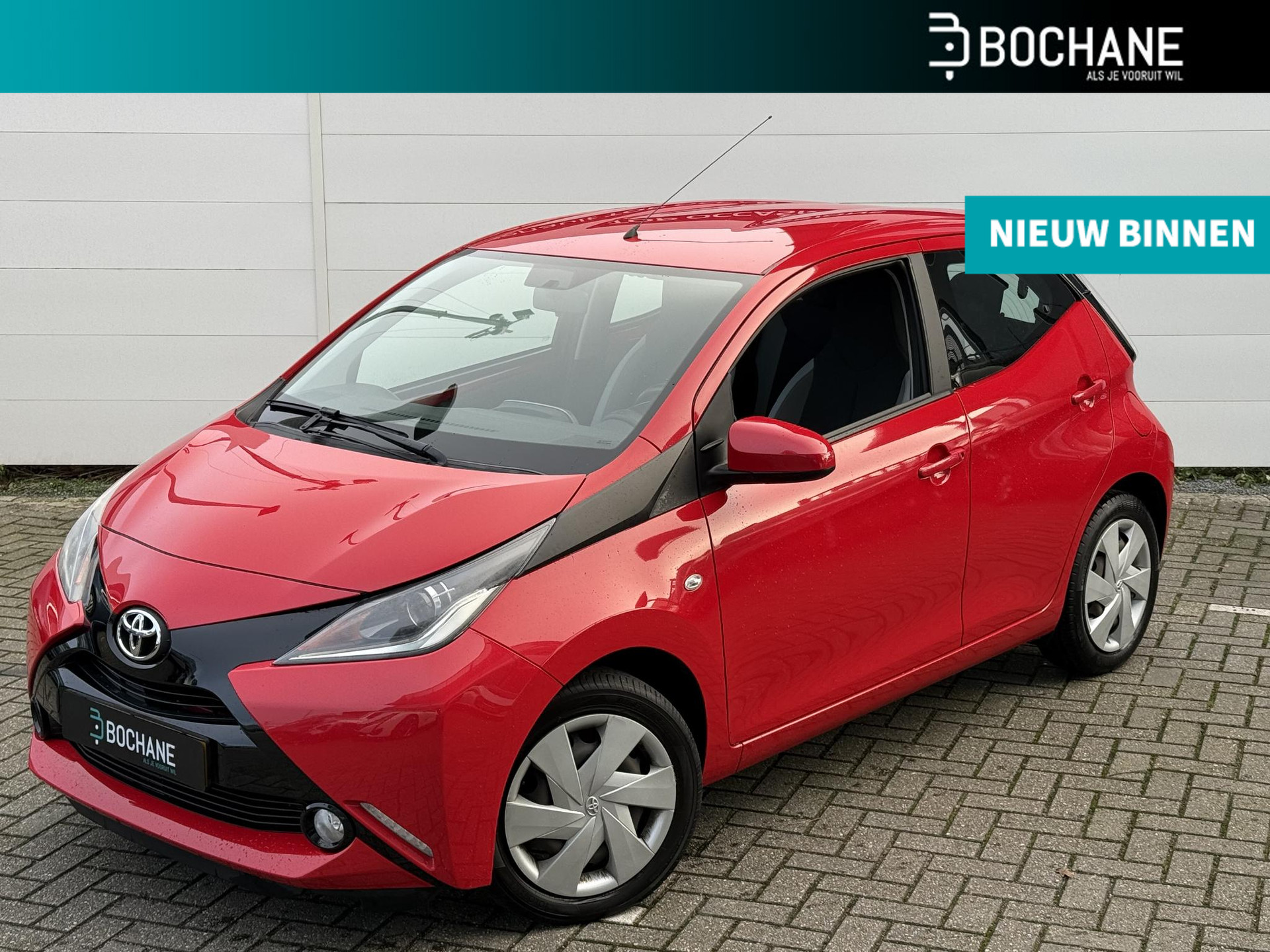 Toyota Aygo 1.0 VVT-i x-play | 5-deurs | Camera | Cruise | Airco | Onderhoudhistorie!