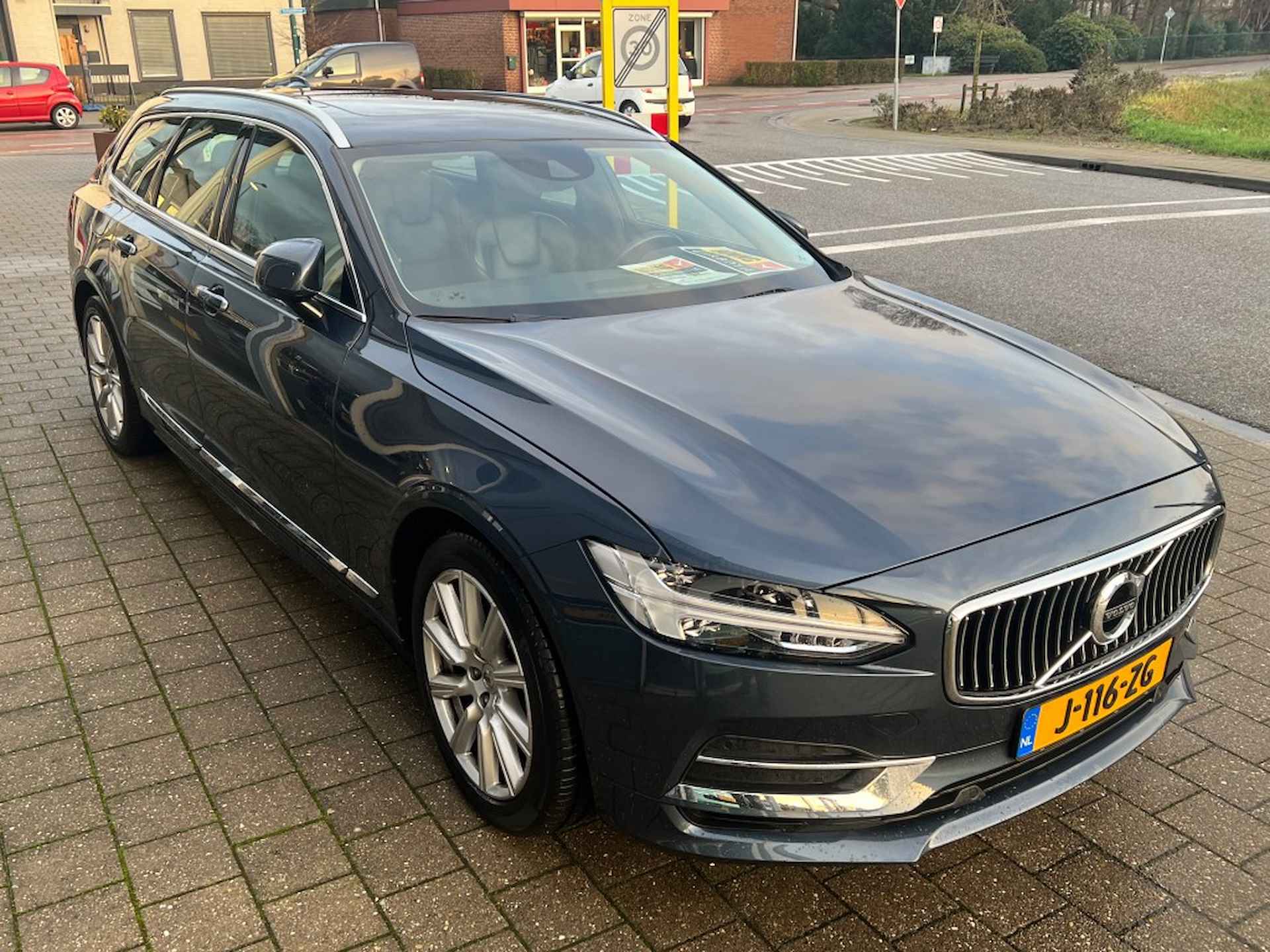 VOLVO V90 2.0 T4 BNS LUX.+ - 2/8