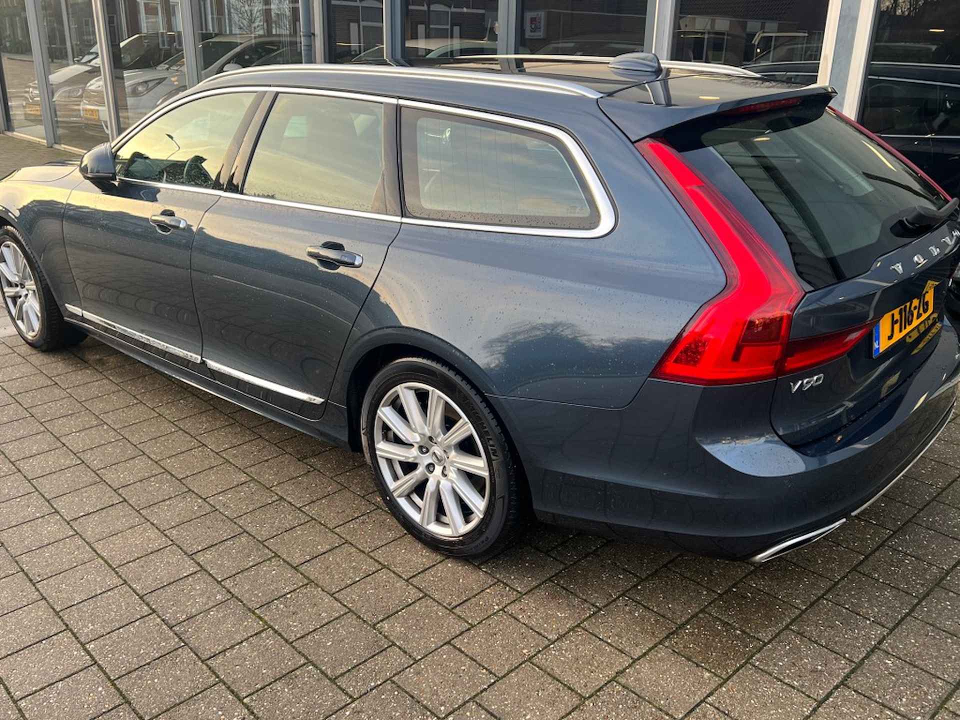 VOLVO V90 2.0 T4 BNS LUX.+ - 3/8