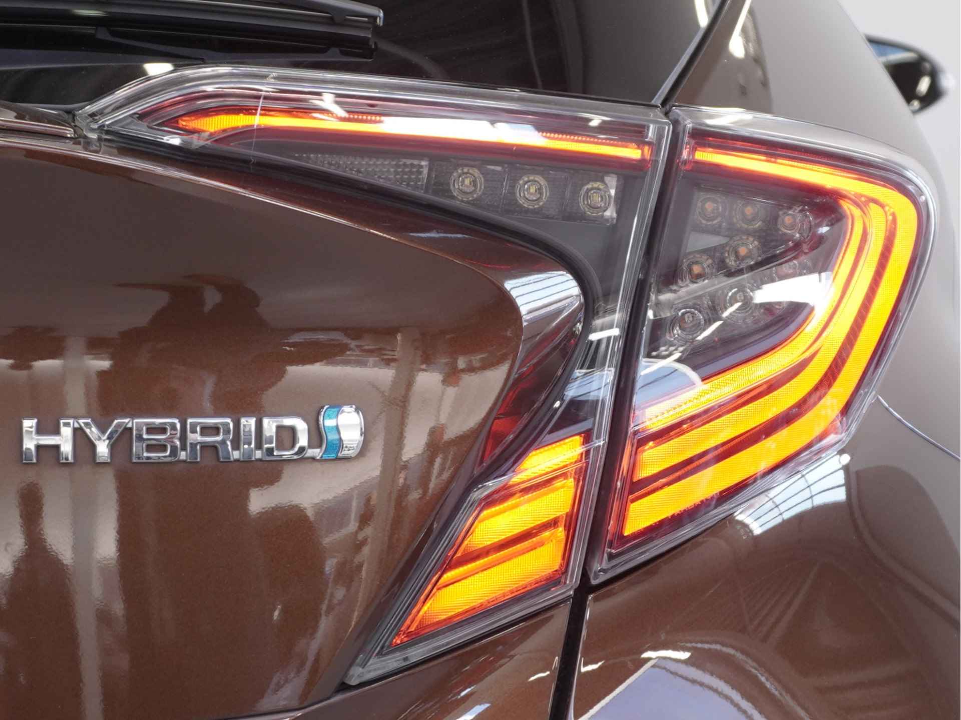 Toyota C-HR 1.8 Hybrid Executive | NL auto | Cruise Control Adaptief | Navigatie | Premium Pack | PDC voor + achter | Parkeer Assistent - 16/51