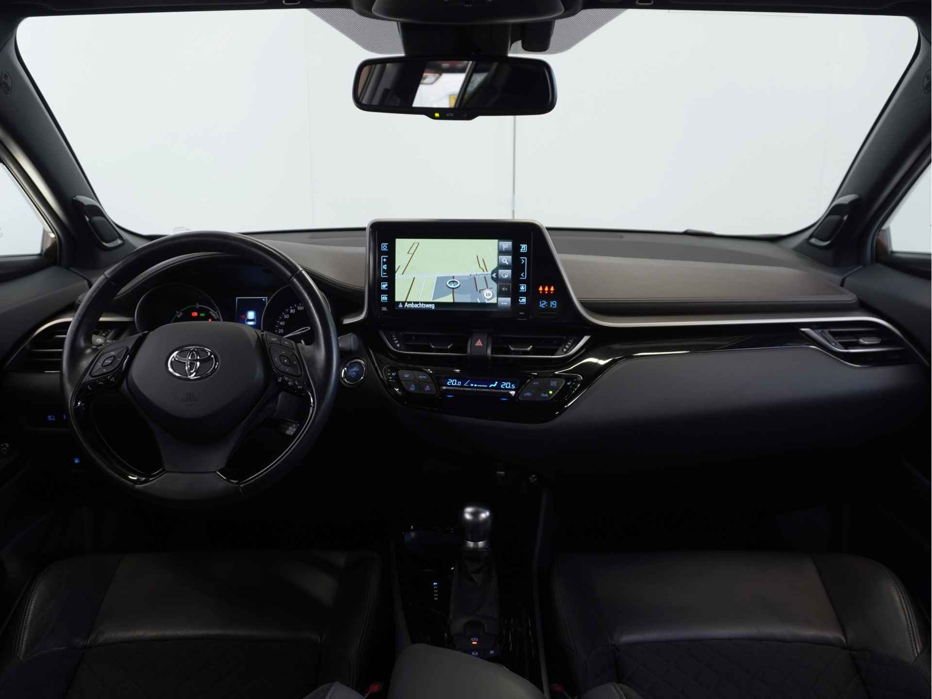 Toyota C-HR 1.8 Hybrid Executive | NL auto | Cruise Control Adaptief | Navigatie | Premium Pack | PDC voor + achter | Parkeer Assistent - 28/51