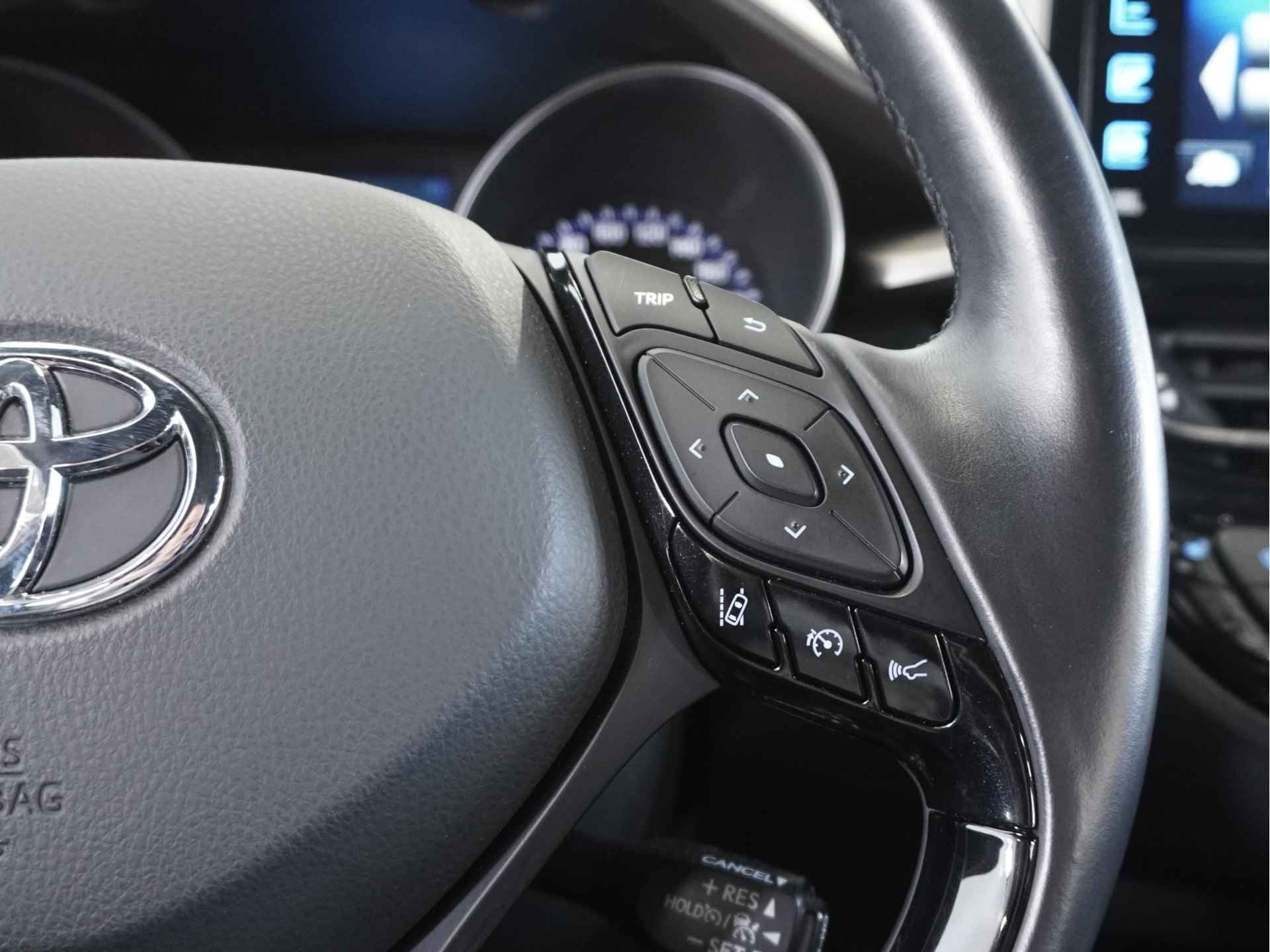 Toyota C-HR 1.8 Hybrid Executive | NL auto | Cruise Control Adaptief | Navigatie | Premium Pack | PDC voor + achter | Parkeer Assistent - 31/51