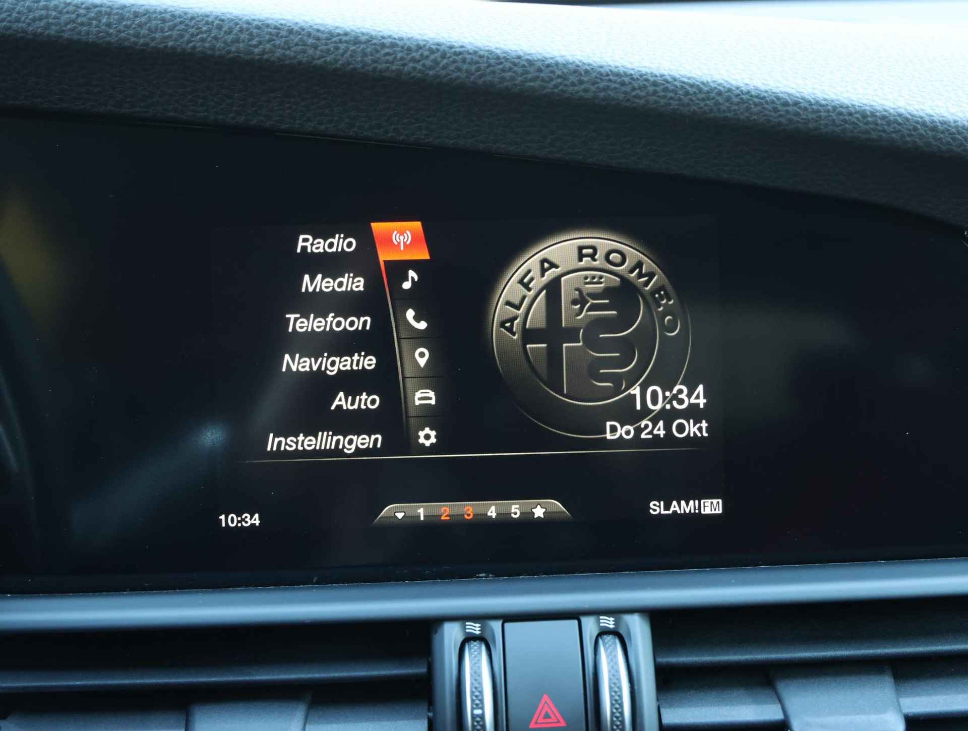 Alfa Romeo Giulia 200pk Turbo Super (1ste eig./AppleCarPlay/Schakelflippers/Xenon/NAV.7" TFT/PDC/P.Glass) - 26/38