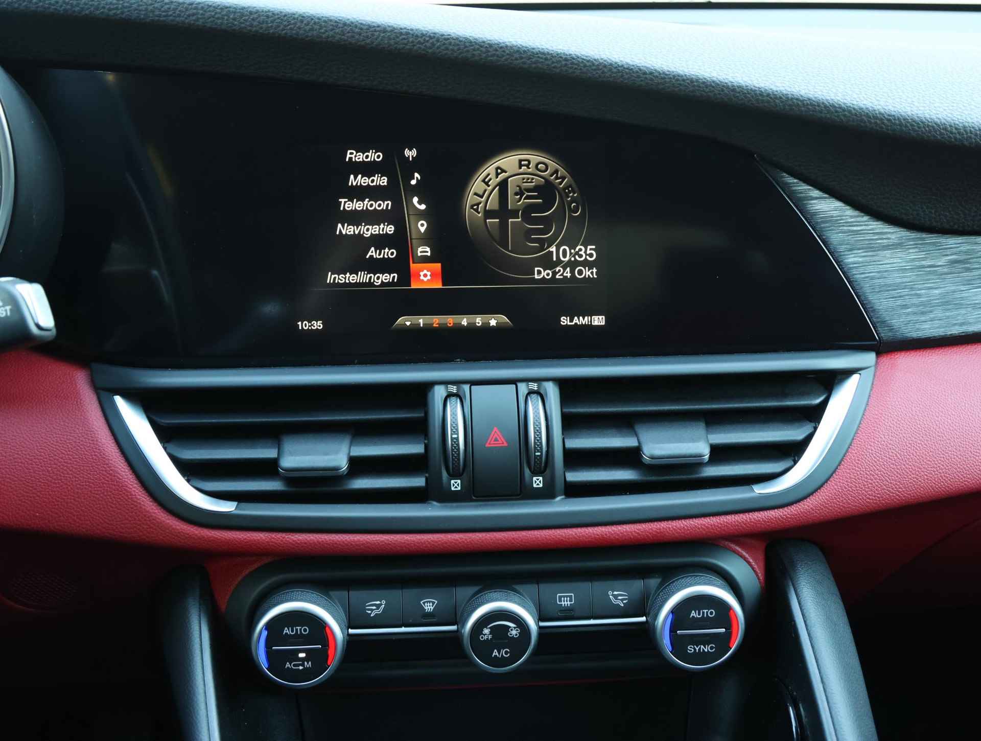 Alfa Romeo Giulia 200pk Turbo Super (1ste eig./AppleCarPlay/Schakelflippers/Xenon/NAV.7" TFT/PDC/P.Glass) - 32/38