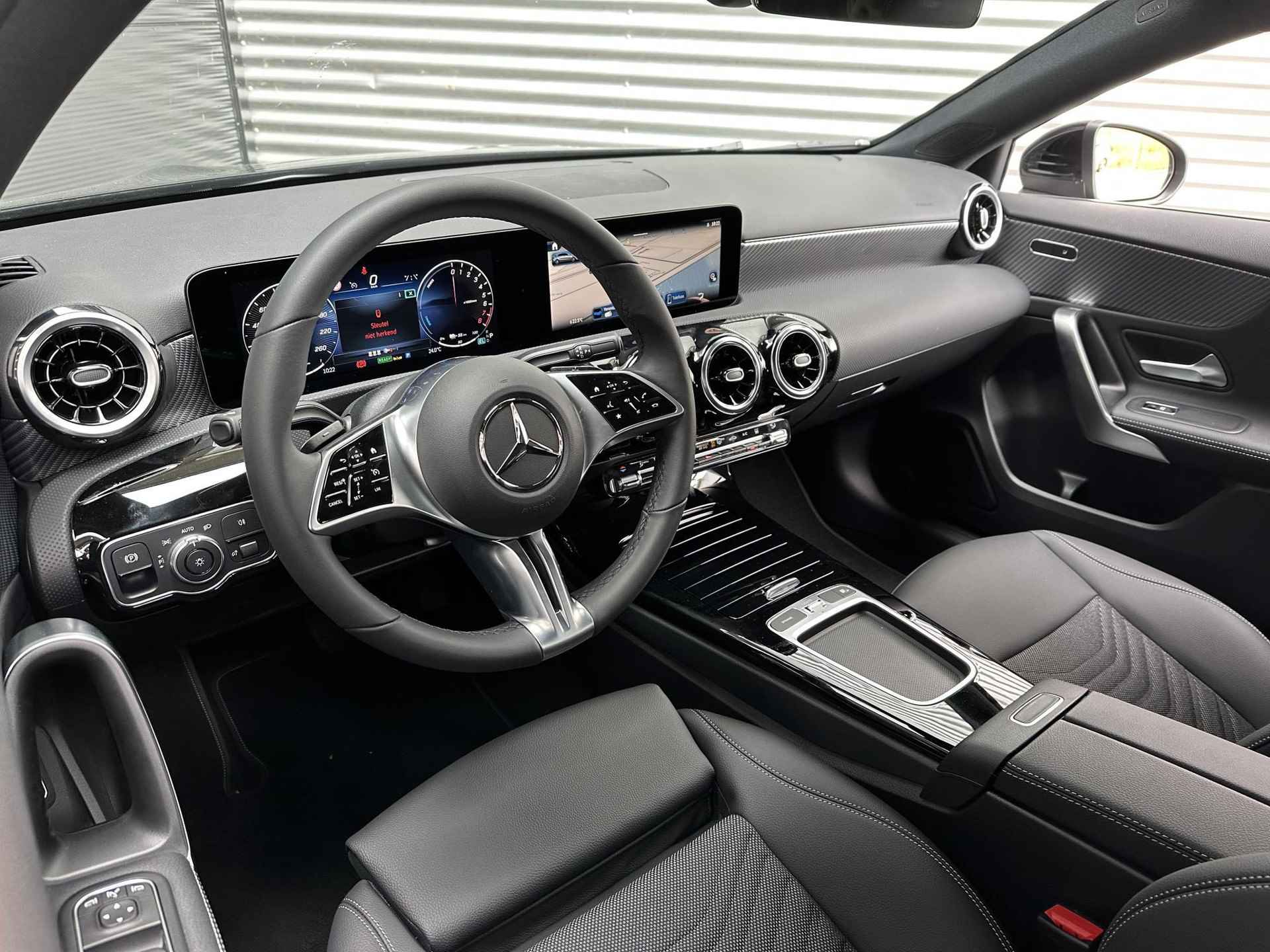 Mercedes-Benz A-klasse 250 e Business Line | Stoelverwarming | Achteruitrijcamera | Dodehoekassistent | Apple & Android Carplay - 9/11