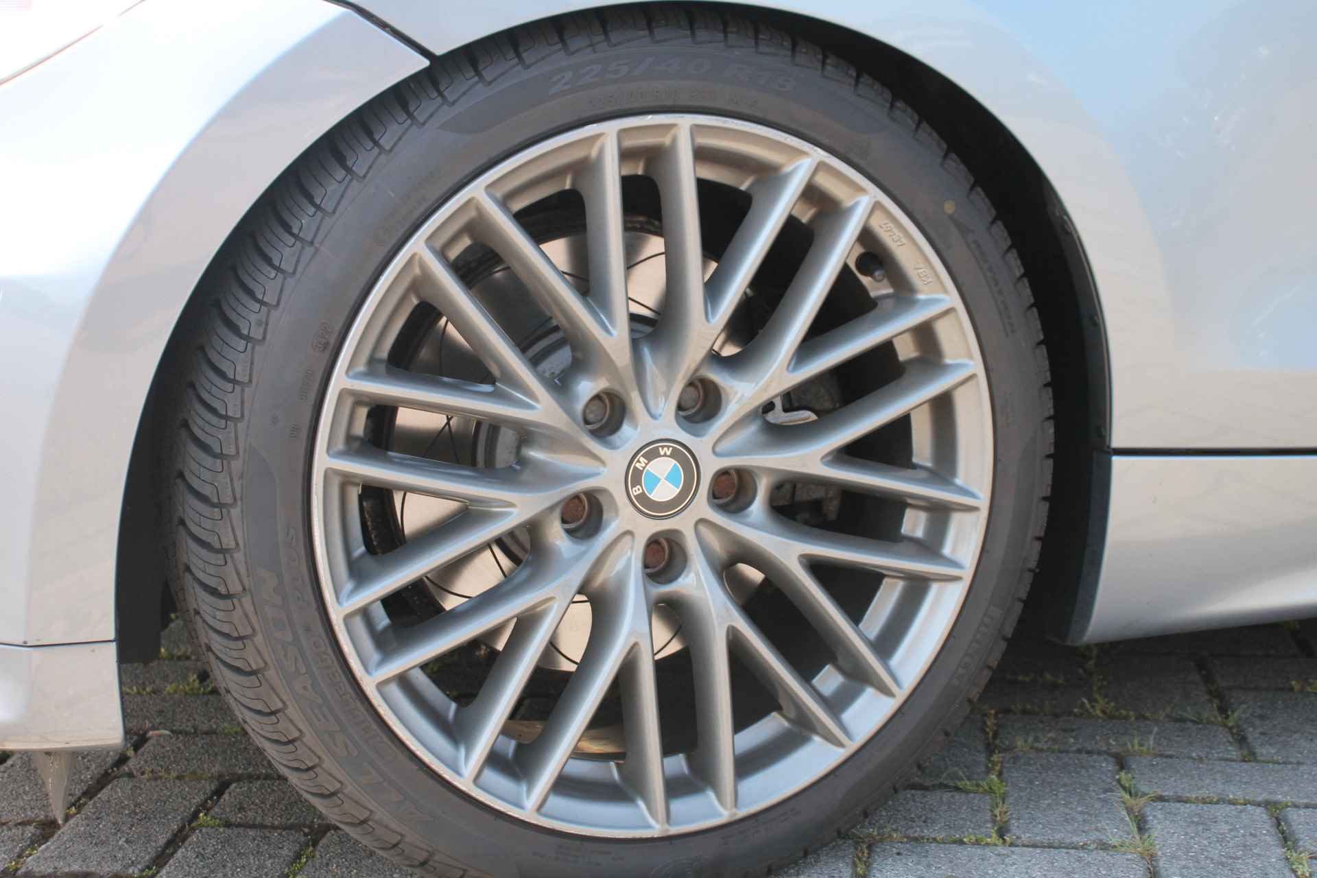 BMW 1-serie 130i Executive ✅ Schuifdak ✅ Leer ✅ 18inch ✅ Rijklaar - 4/28