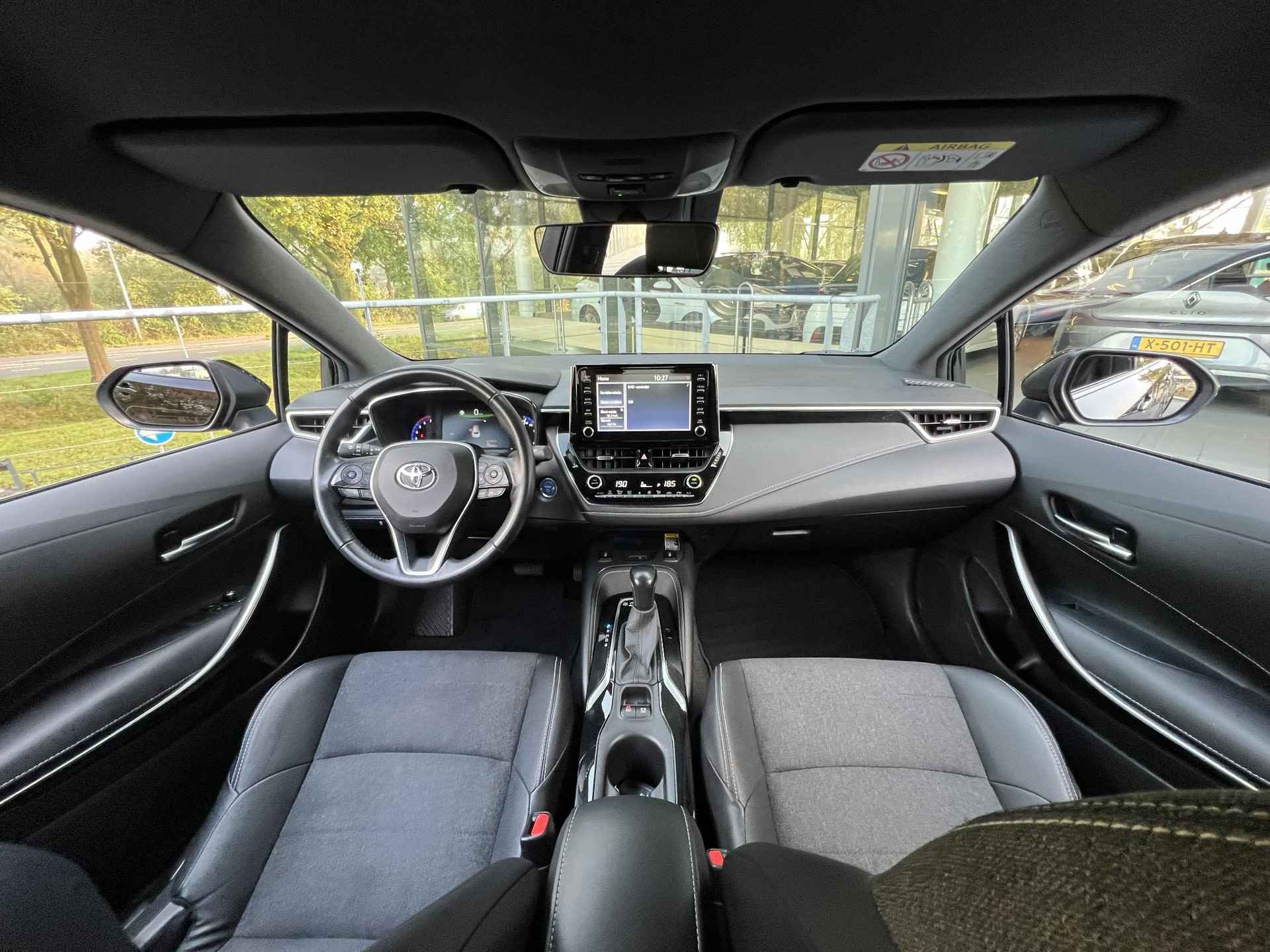 Toyota Corolla Touring Sports 1.8 Hybrid TeamNL | Adaptieve Cruise Control | Navigatie Carplay/Android| - 4/33