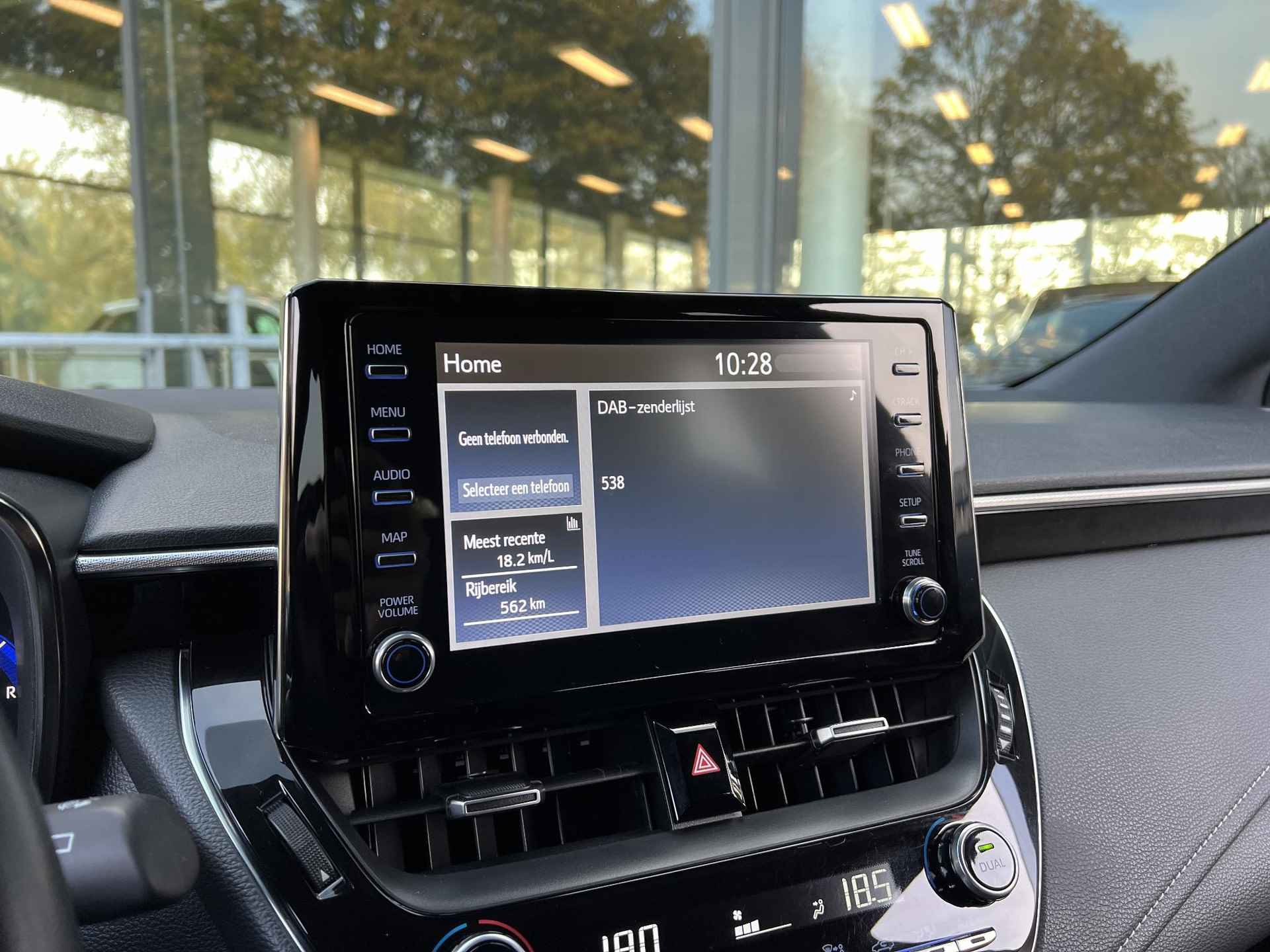 Toyota Corolla Touring Sports 1.8 Hybrid TeamNL | Adaptieve Cruise Control | Navigatie Carplay/Android| - 11/33