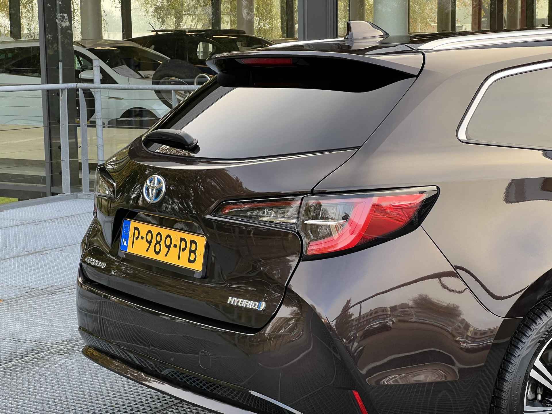 Toyota Corolla Touring Sports 1.8 Hybrid TeamNL | Adaptieve Cruise Control | Navigatie Carplay/Android| - 17/33