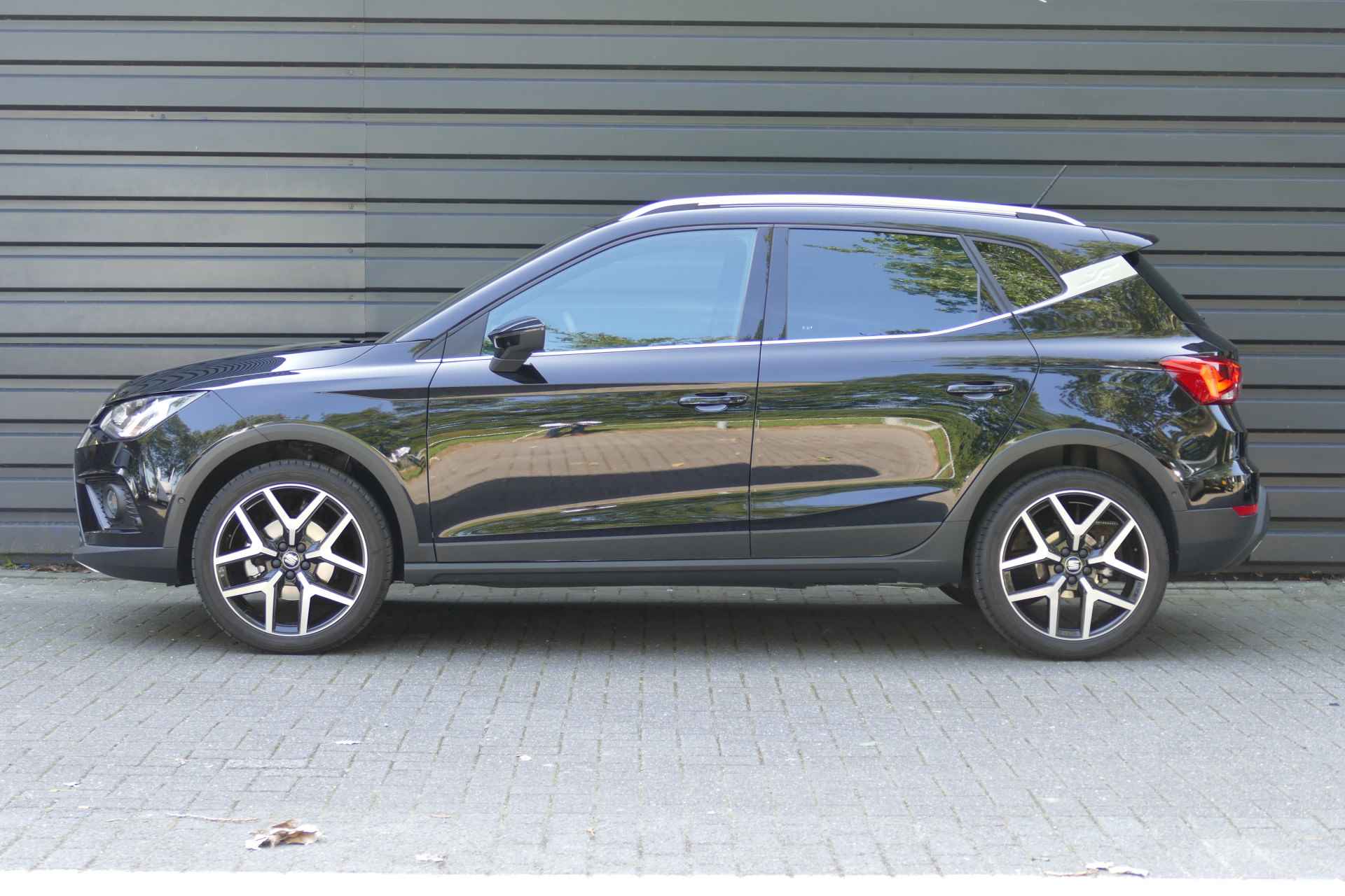 SEAT Arona 1.0 TSI FR BUSINESS INTENSE AUTOMAAT / NAVI / CLIMA / PDC / 18"LMV / CAMERA / TREKHAAK / KEYLESS / LED / BLUETOOTH / ADAPT. CRUI - 2/24