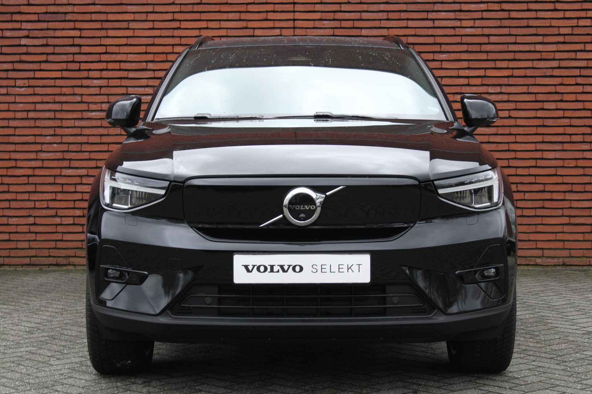 Volvo XC40 Single Motor Extended Range Plus 82 kWh, 20 inch Lichtmetalen velgen, Extra getint glas, Keyless Entry, elektrisch bedienbare achterklep - 16/21