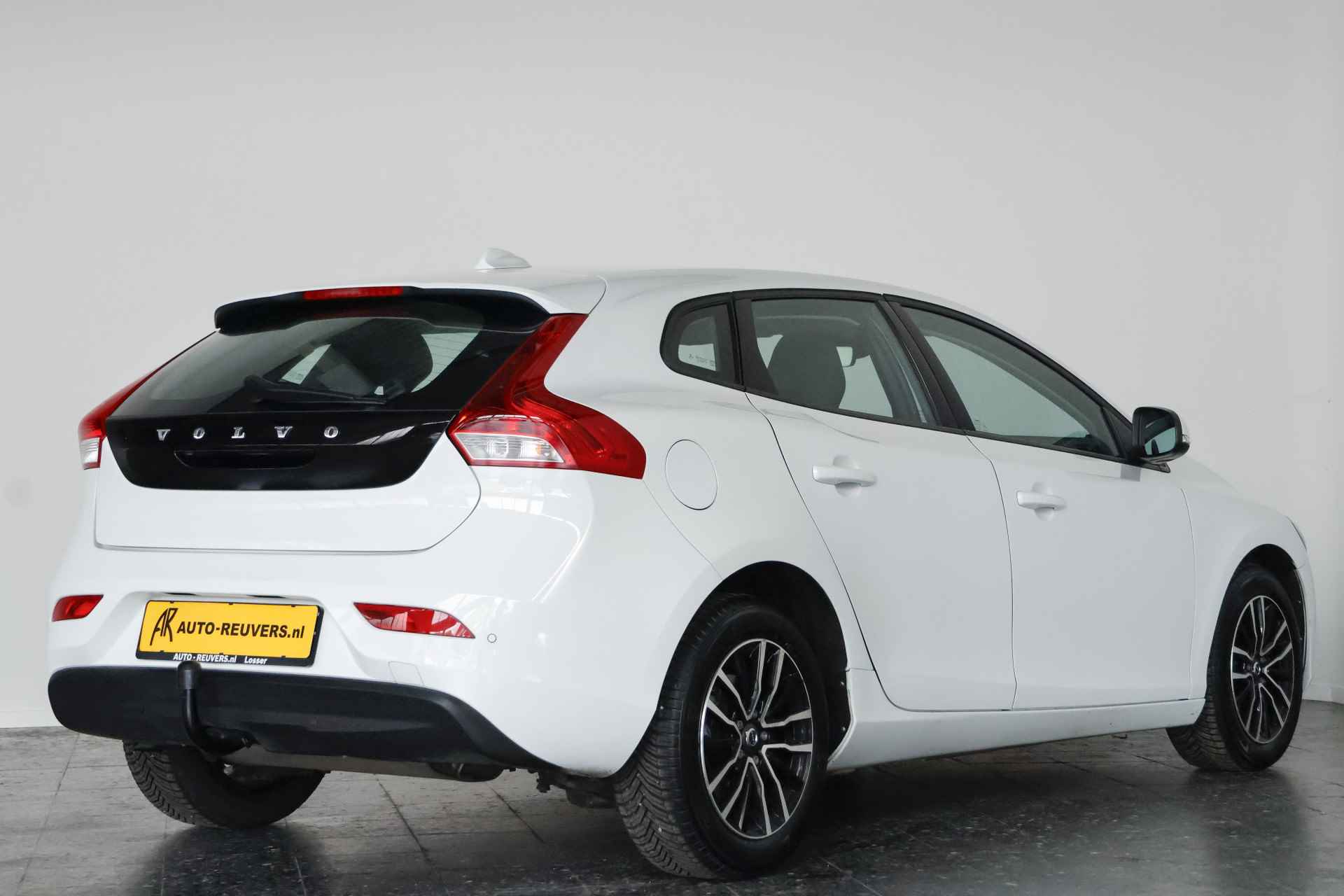 Volvo V40 1.5 T2 Nordic+ / LED / Aut / Navi / Standkachel / Trekhaak - 2/27