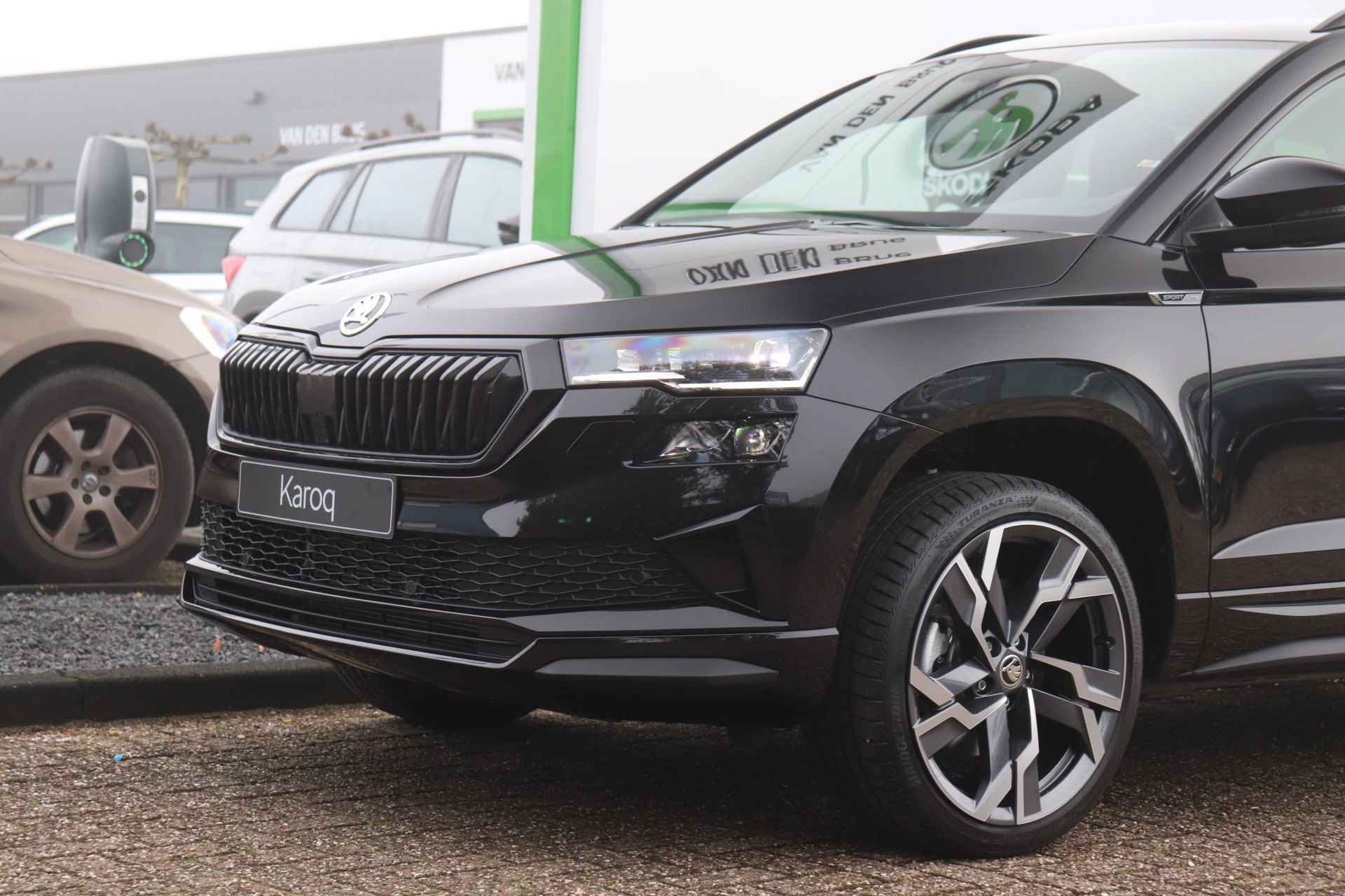 Škoda Karoq 1.5 TSI DSG ACT Sportline Business | Trekhaak | Adaptieve cruise control | Elektrische achterklep | Stoelverwarming | 19 inch velgen | Travel assist - 2/23